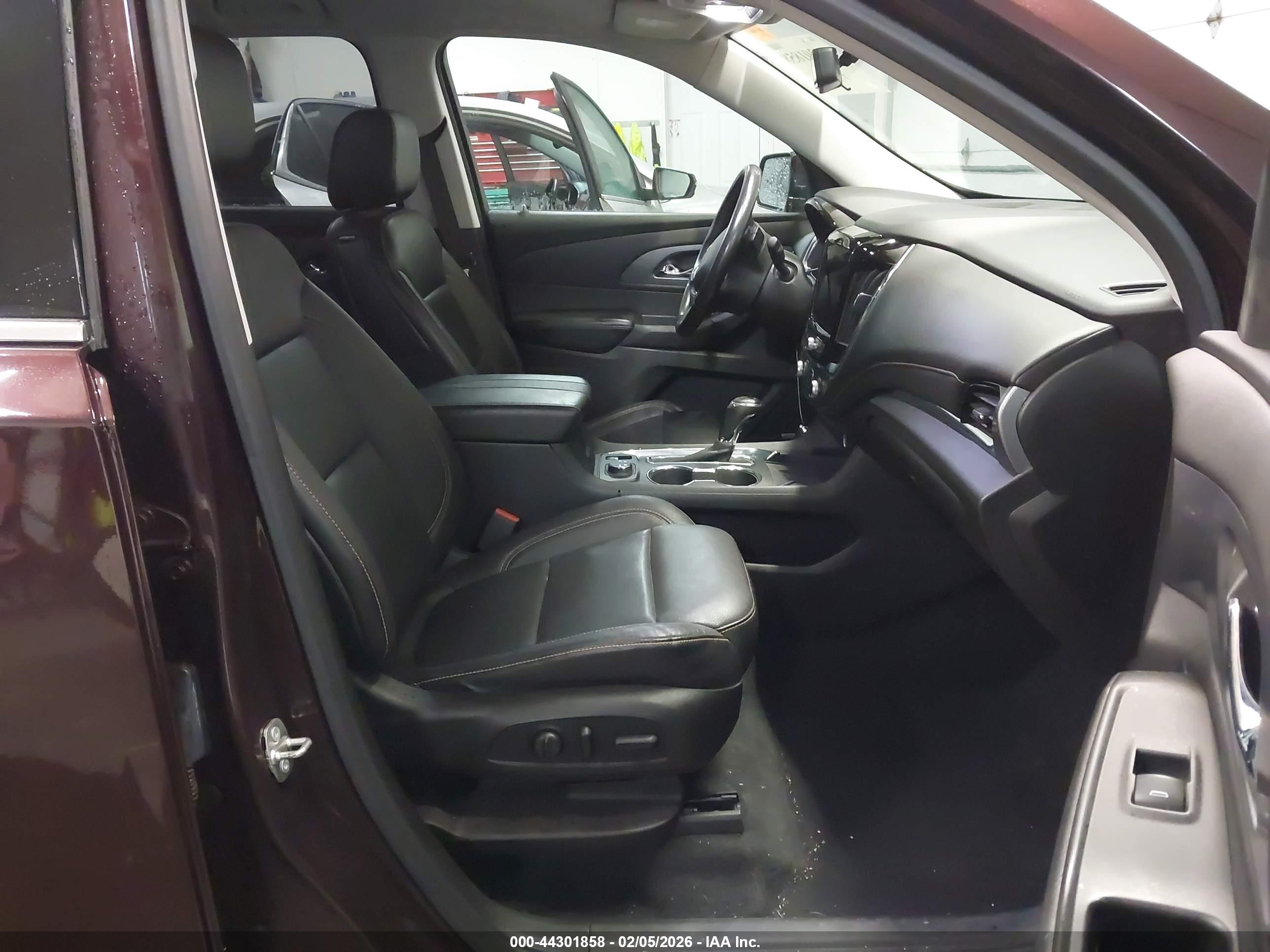 CHEVROLET TRAVERSE image 5