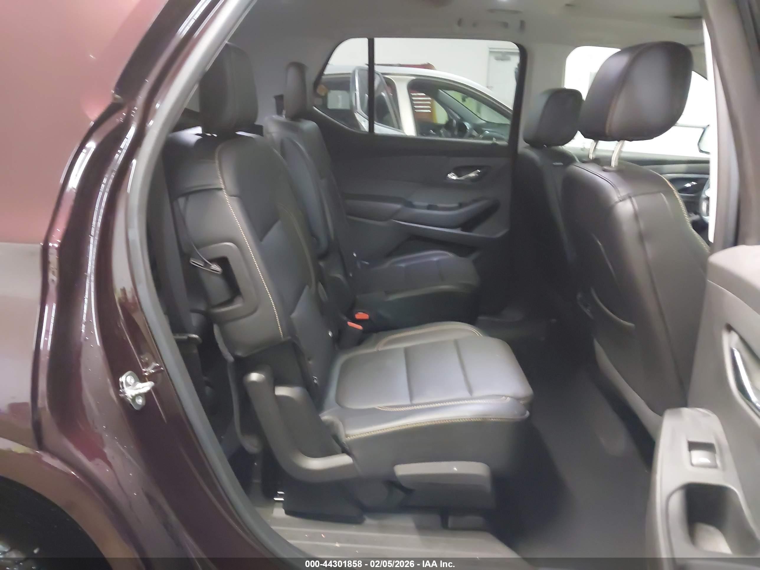 CHEVROLET TRAVERSE image 8