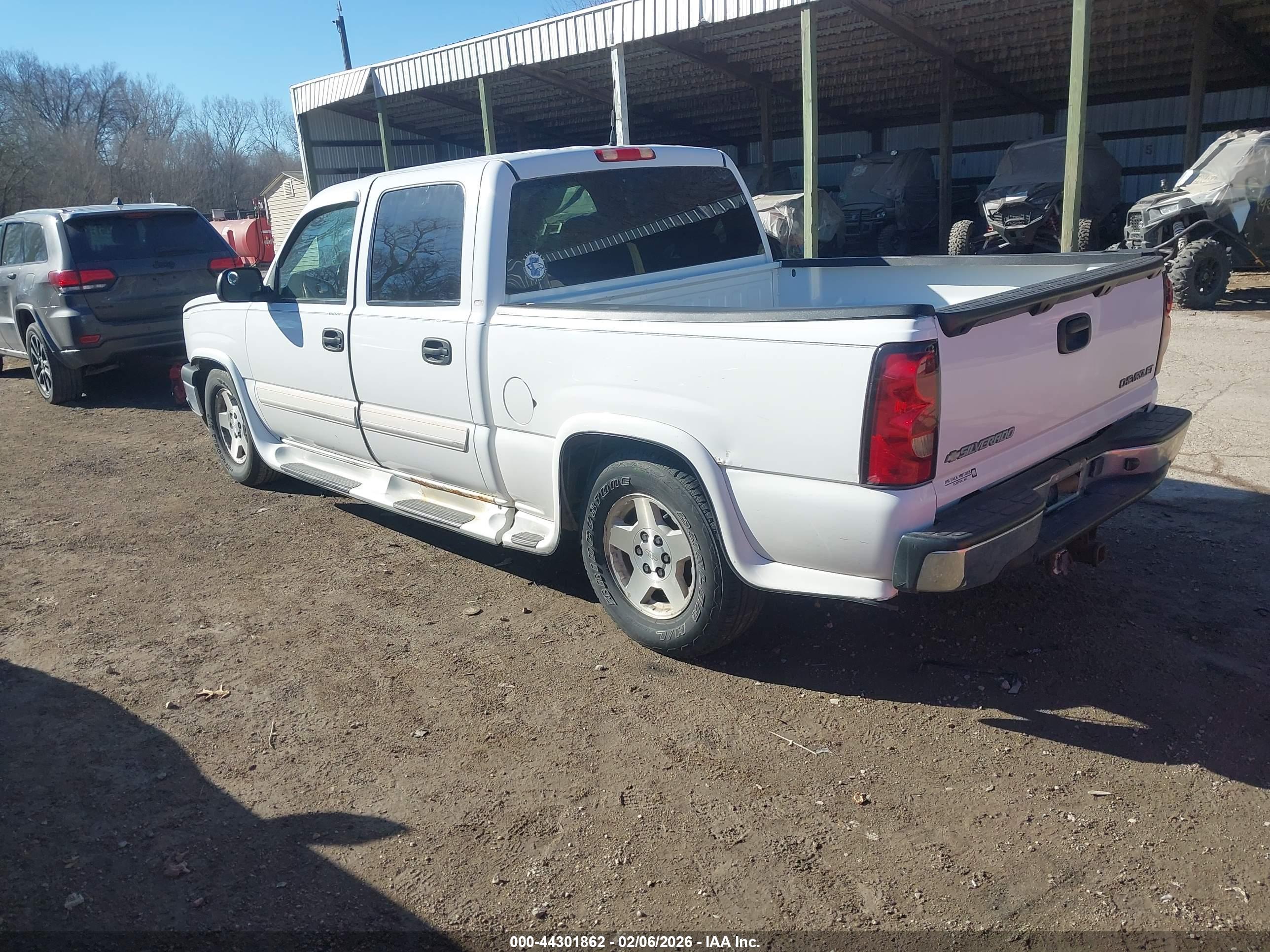 CHEVROLET SILVERADO image 3