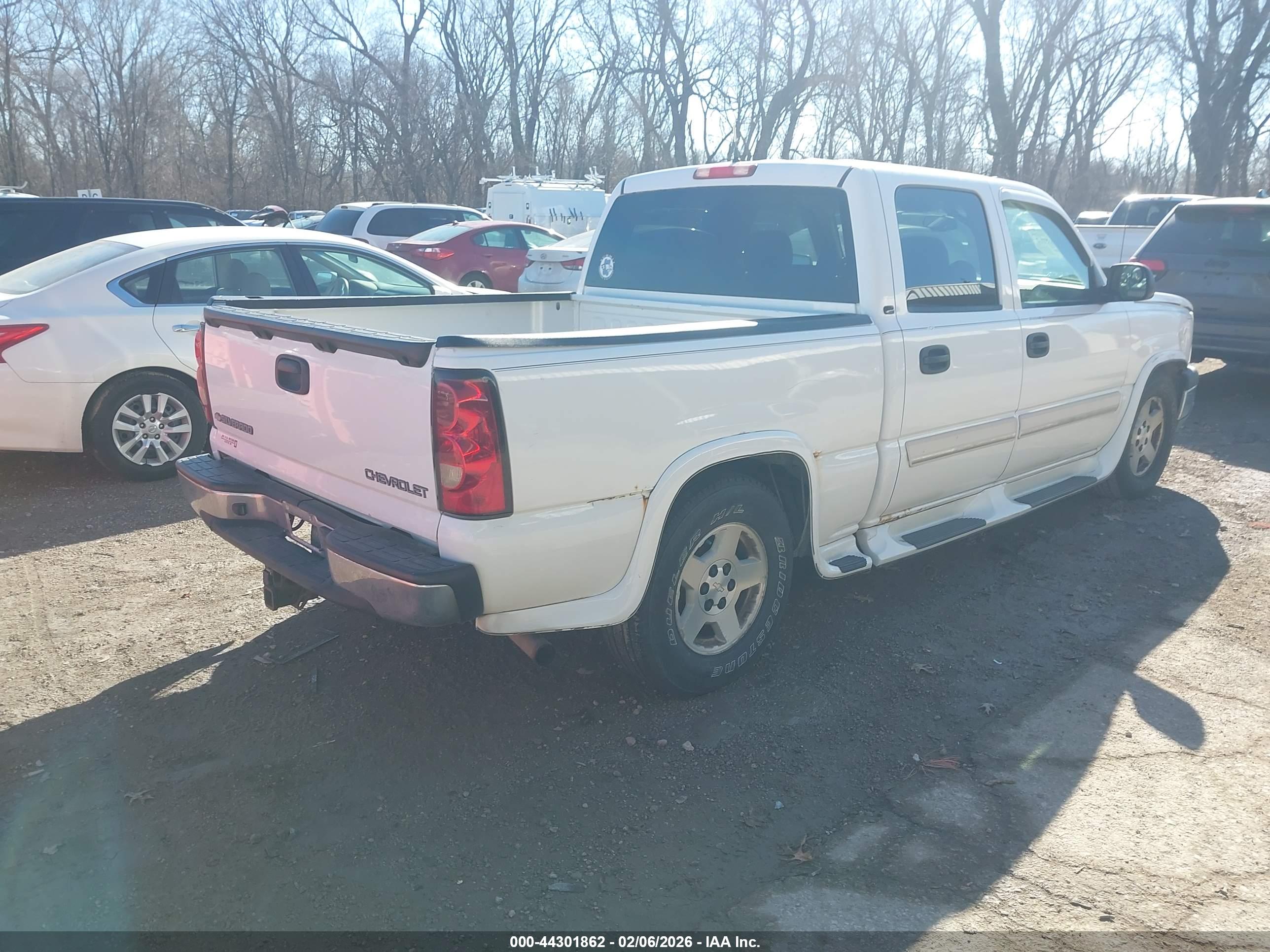 CHEVROLET SILVERADO image 4