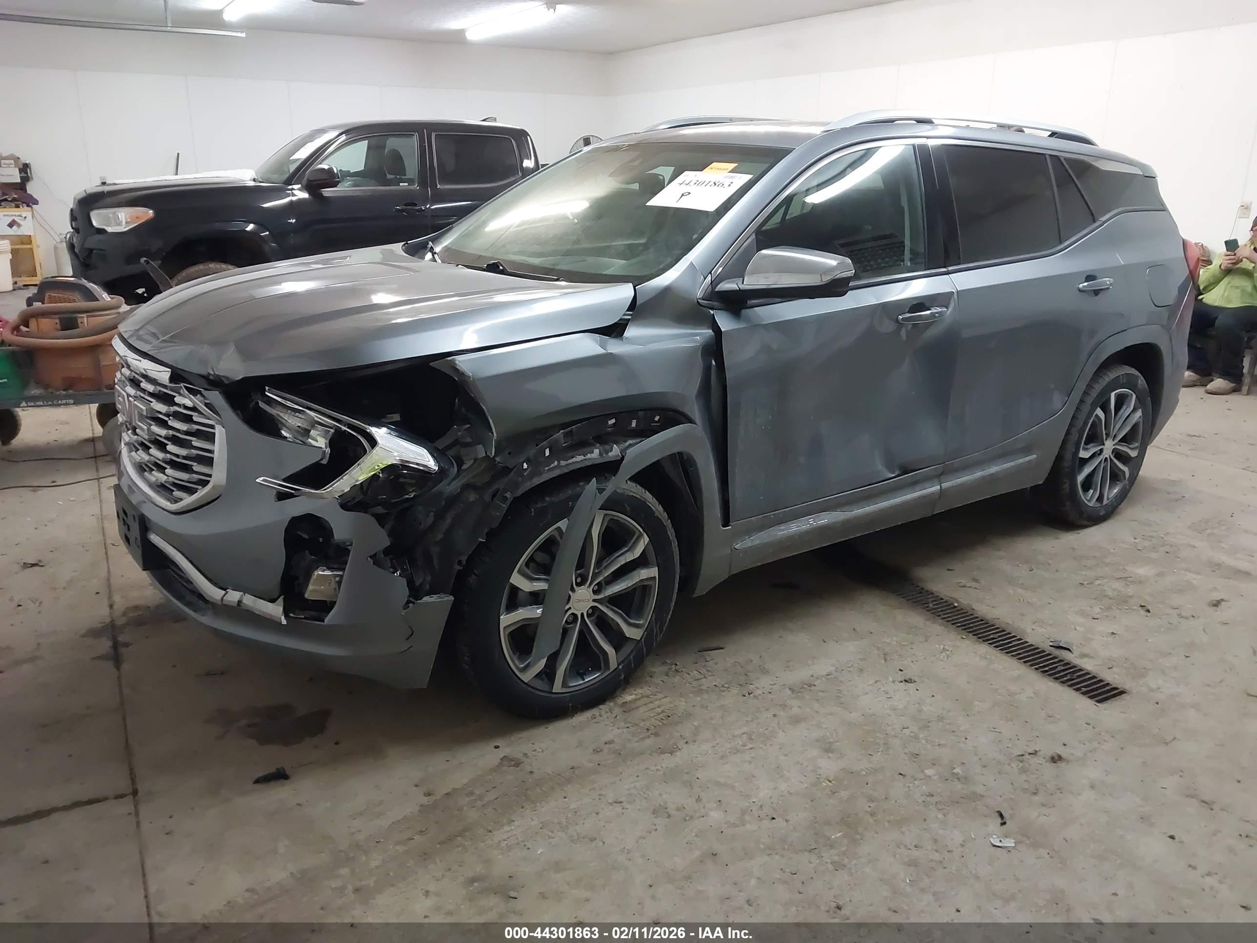 GMC TERRAIN image 2