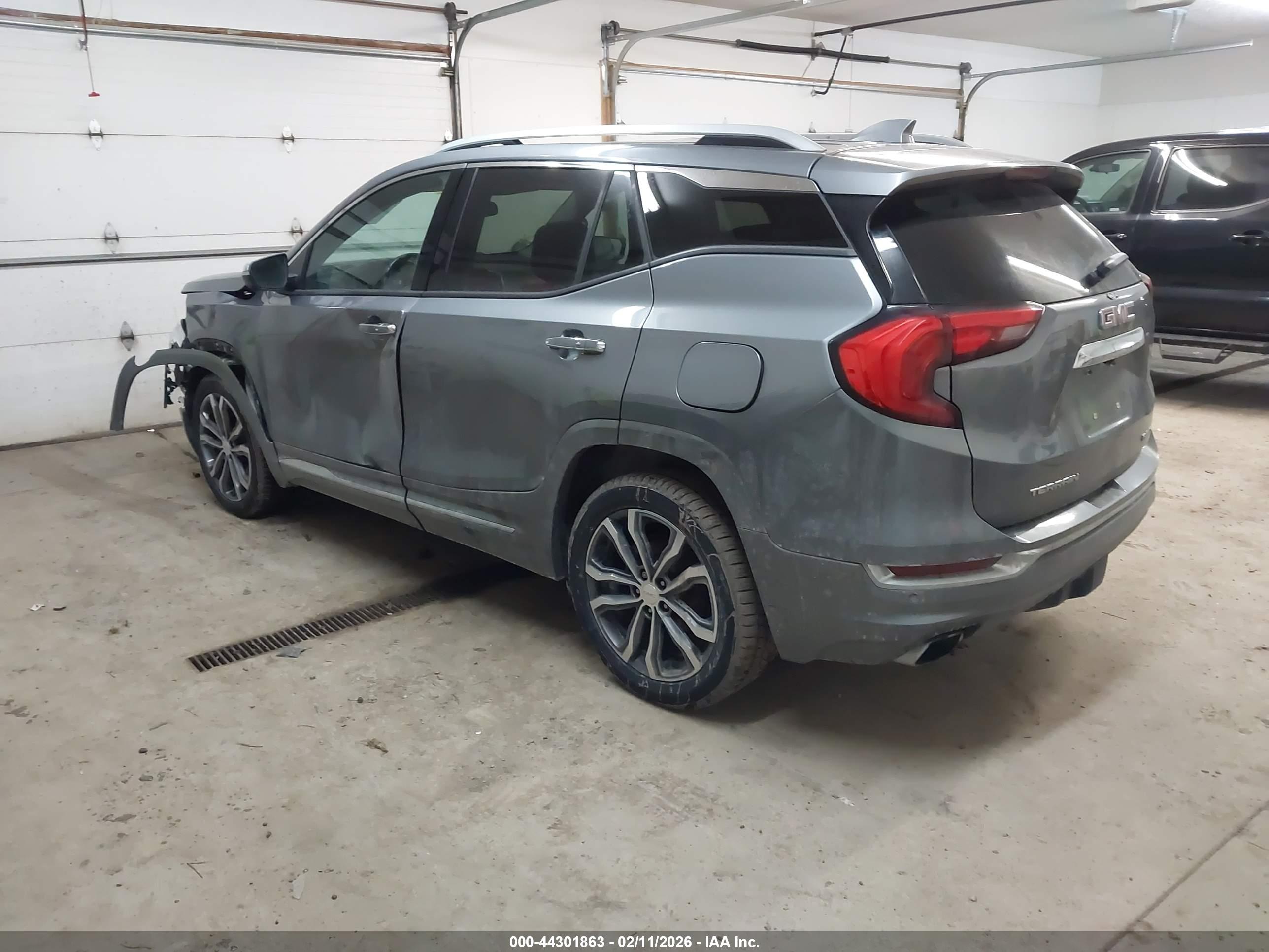 GMC TERRAIN image 3