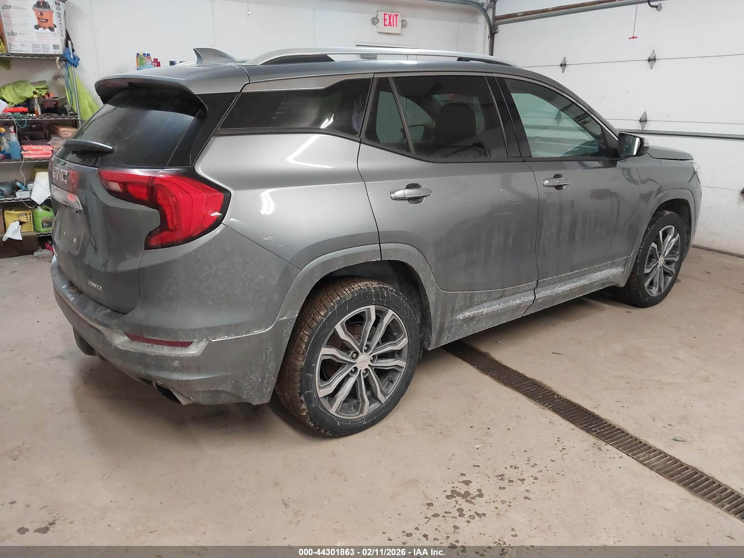 GMC TERRAIN image 4