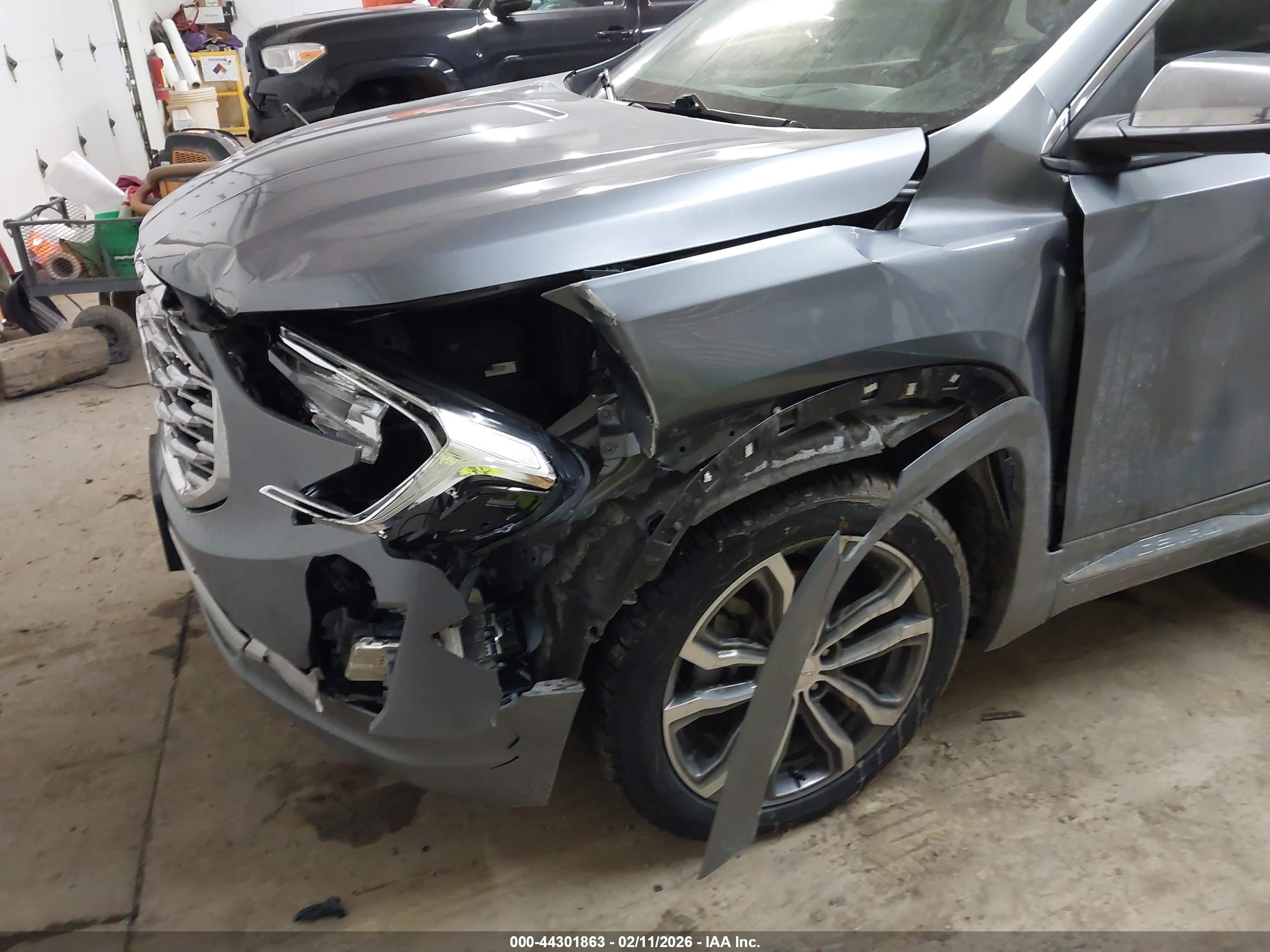 GMC TERRAIN image 6