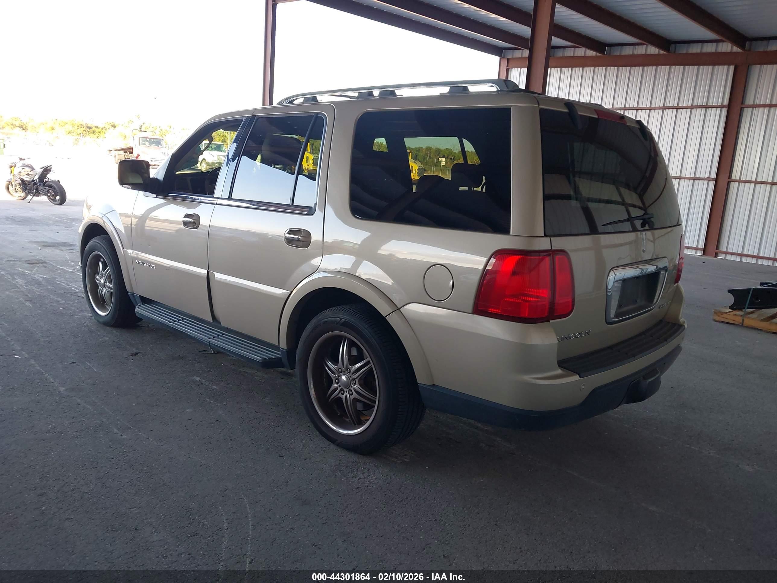 LINCOLN NAVIGATOR image 3