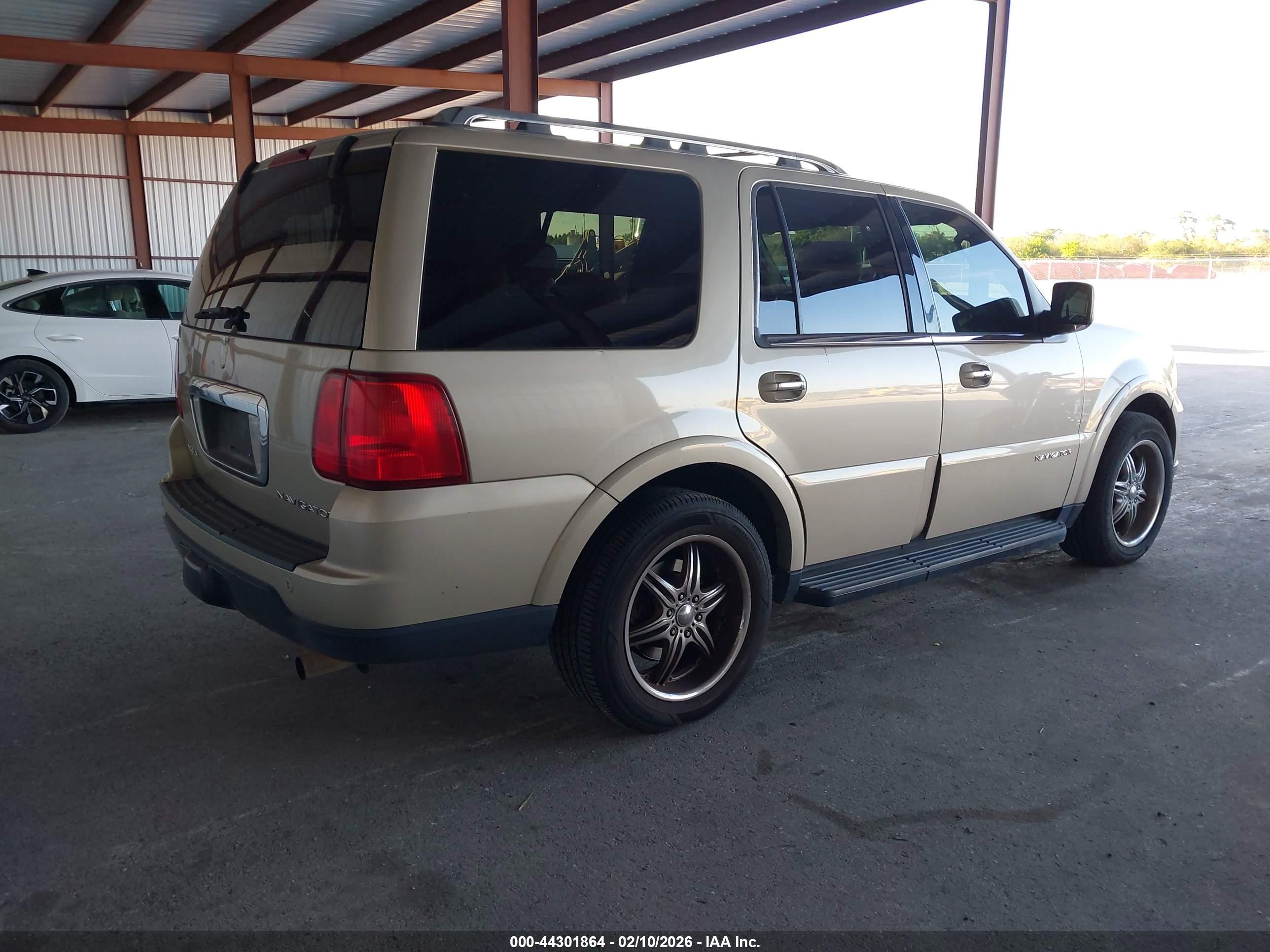 LINCOLN NAVIGATOR image 4