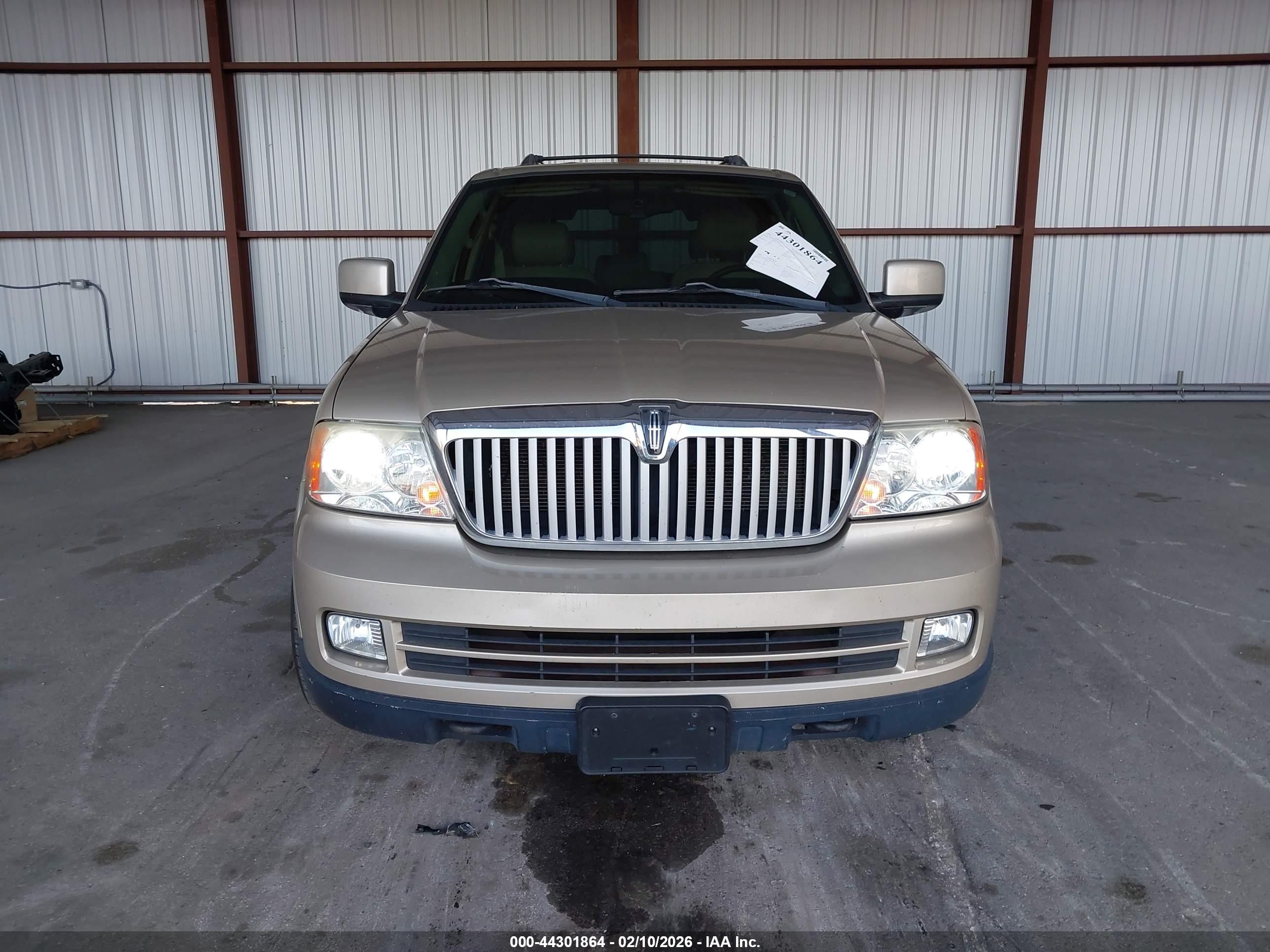 LINCOLN NAVIGATOR image 6