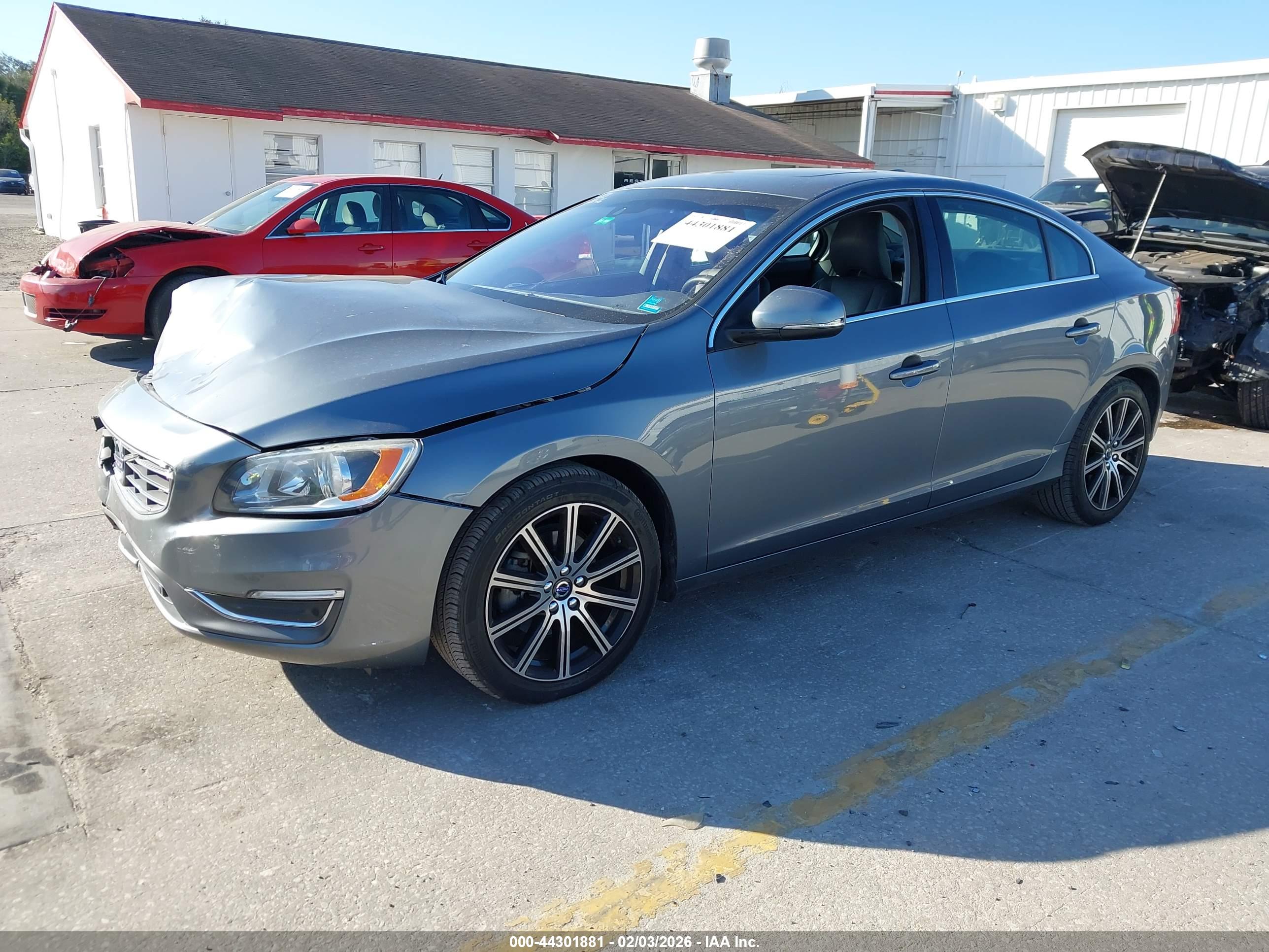 VOLVO S60 image 2