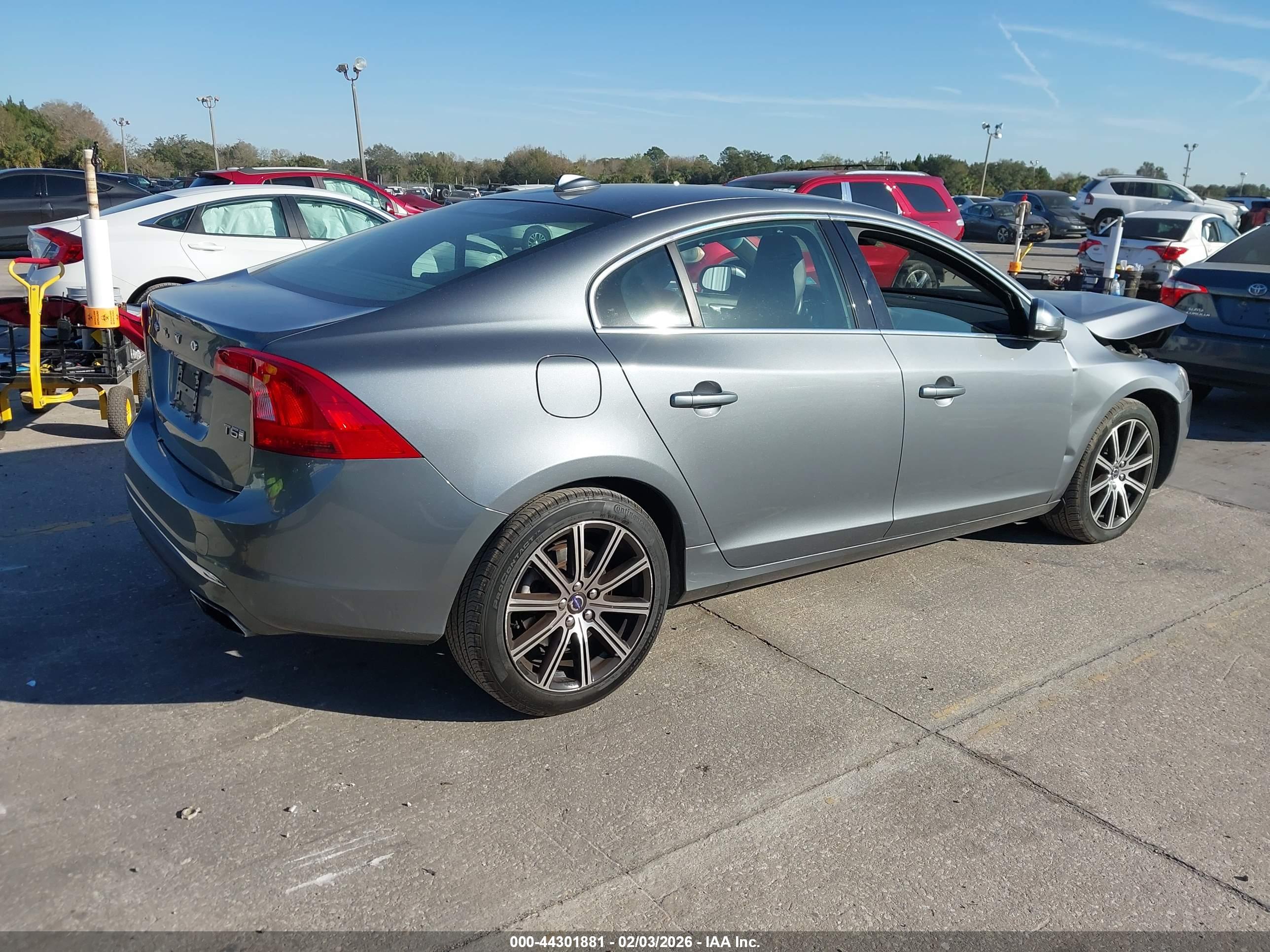 VOLVO S60 image 4