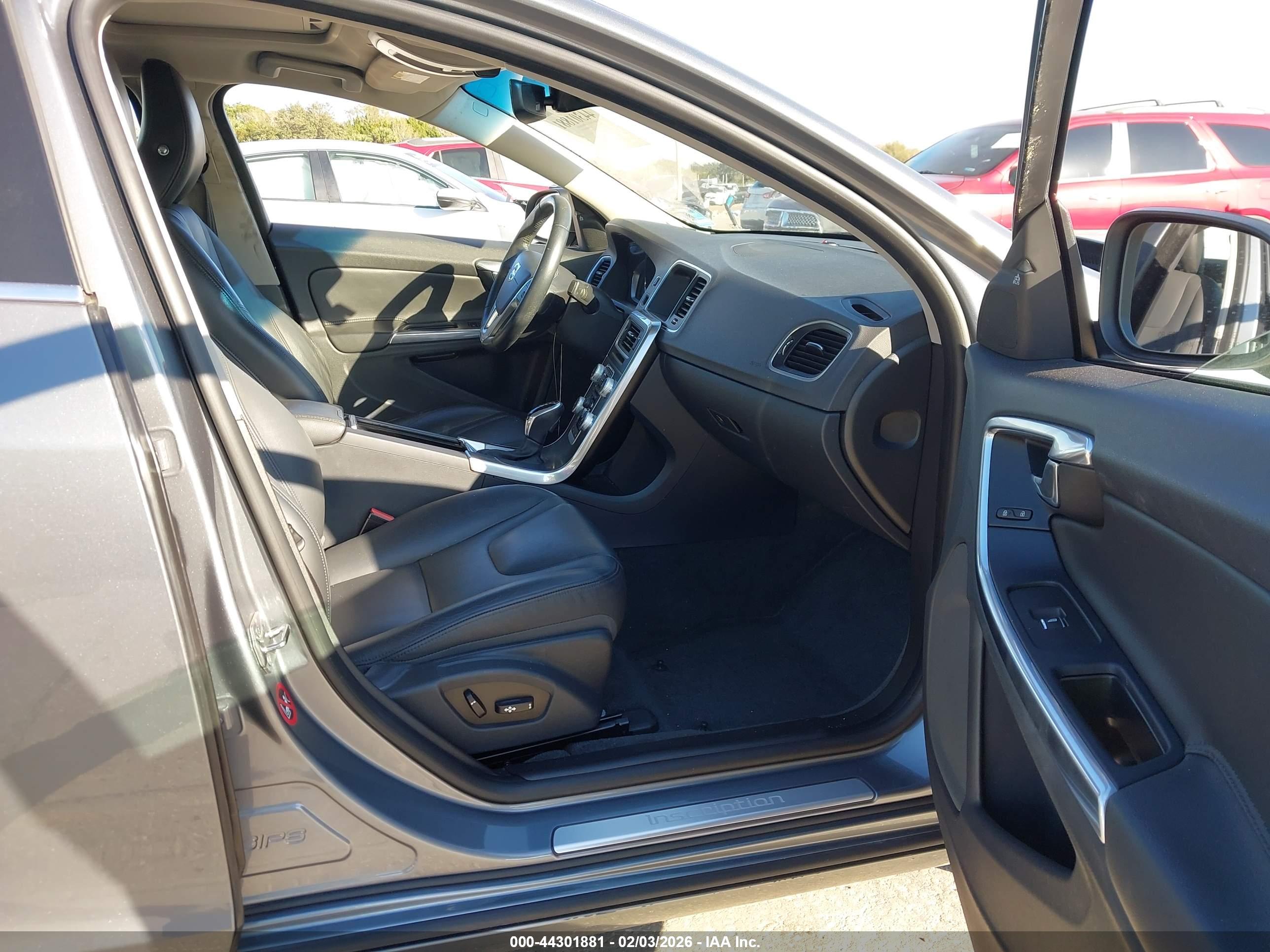 VOLVO S60 image 5