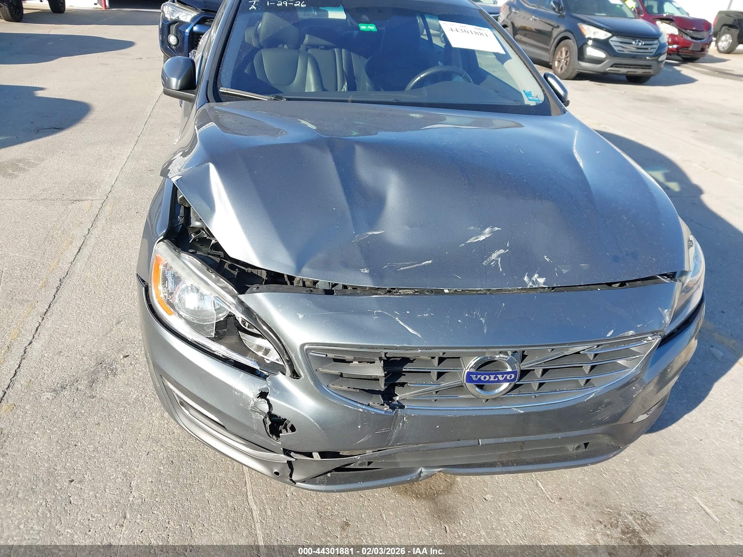 VOLVO S60 image 6