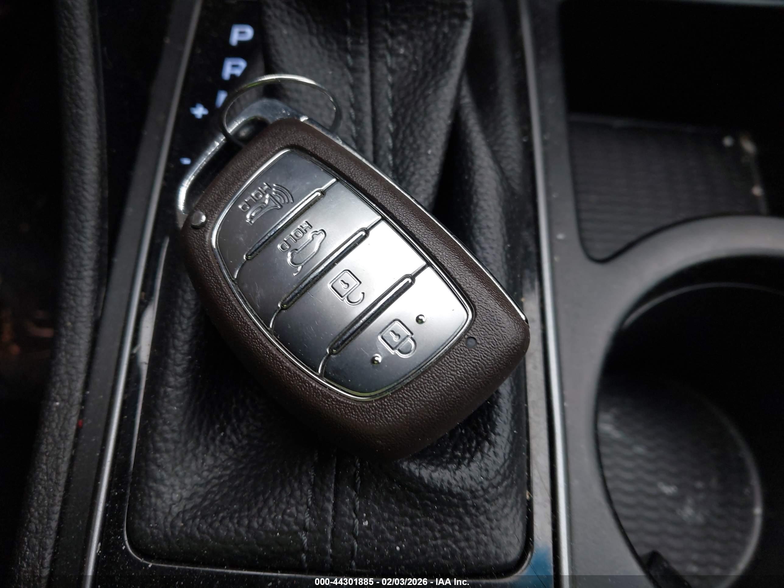 HYUNDAI TUCSON image 11