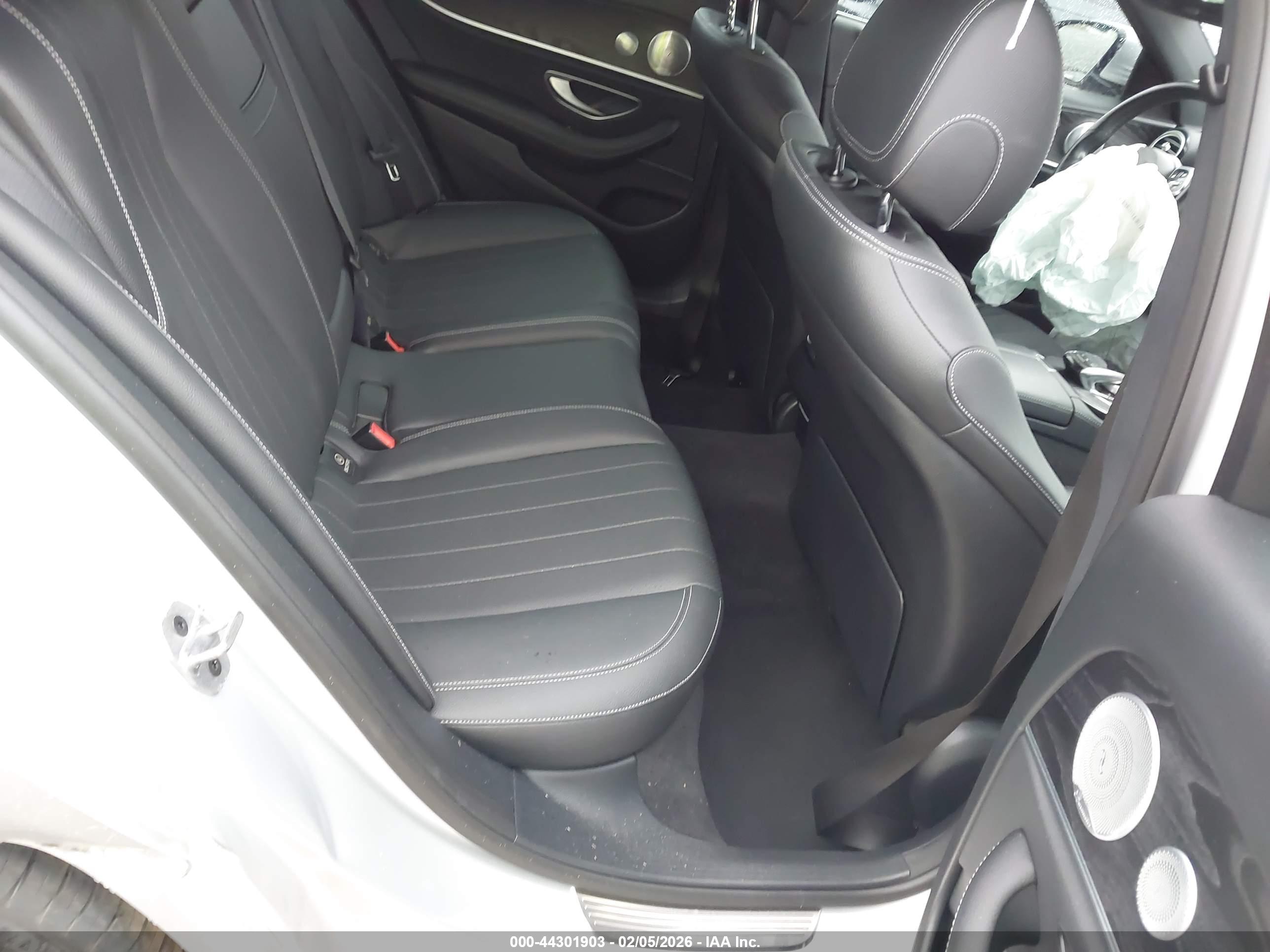 MERCEDES-BENZ E image 8