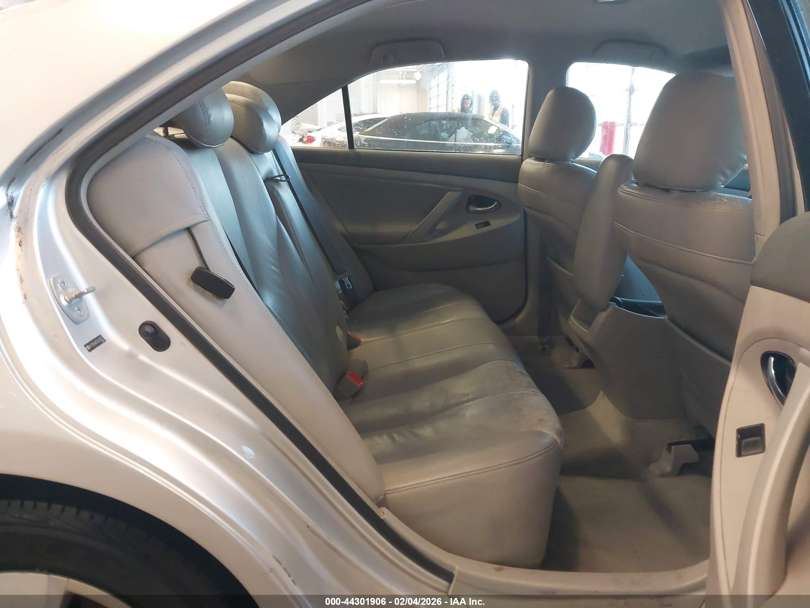 TOYOTA CAMRY image 8