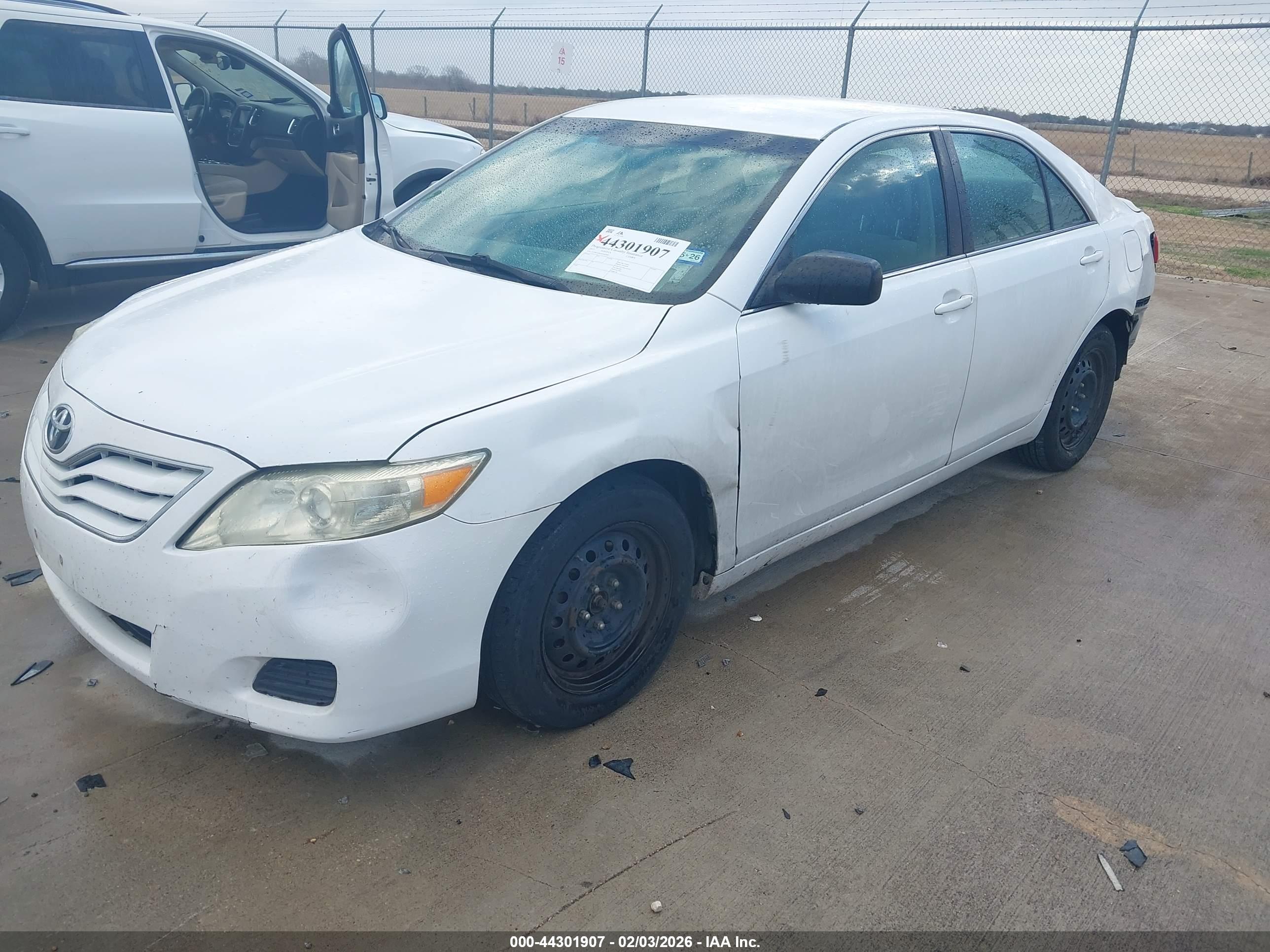 TOYOTA CAMRY image 2
