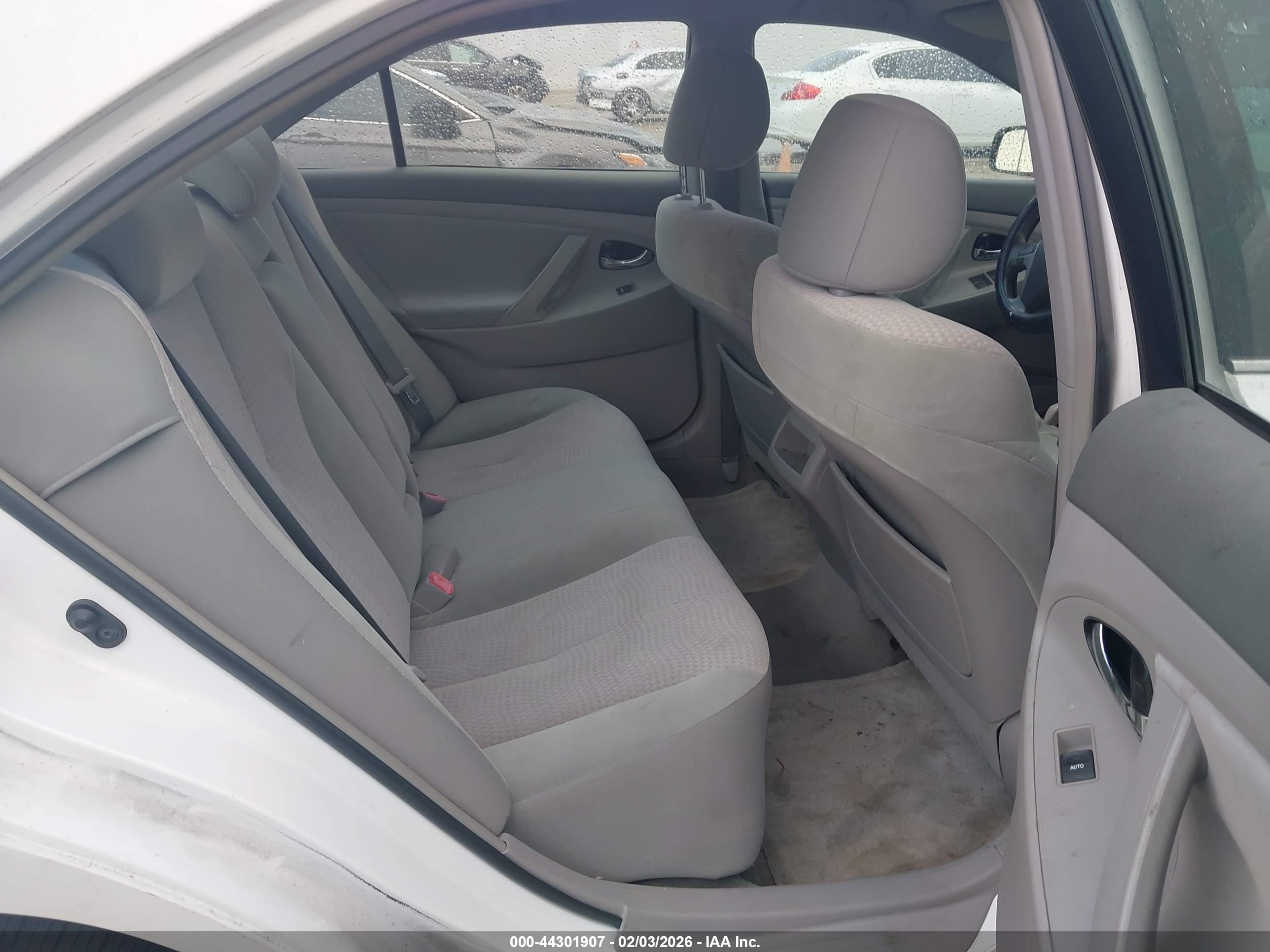 TOYOTA CAMRY image 8