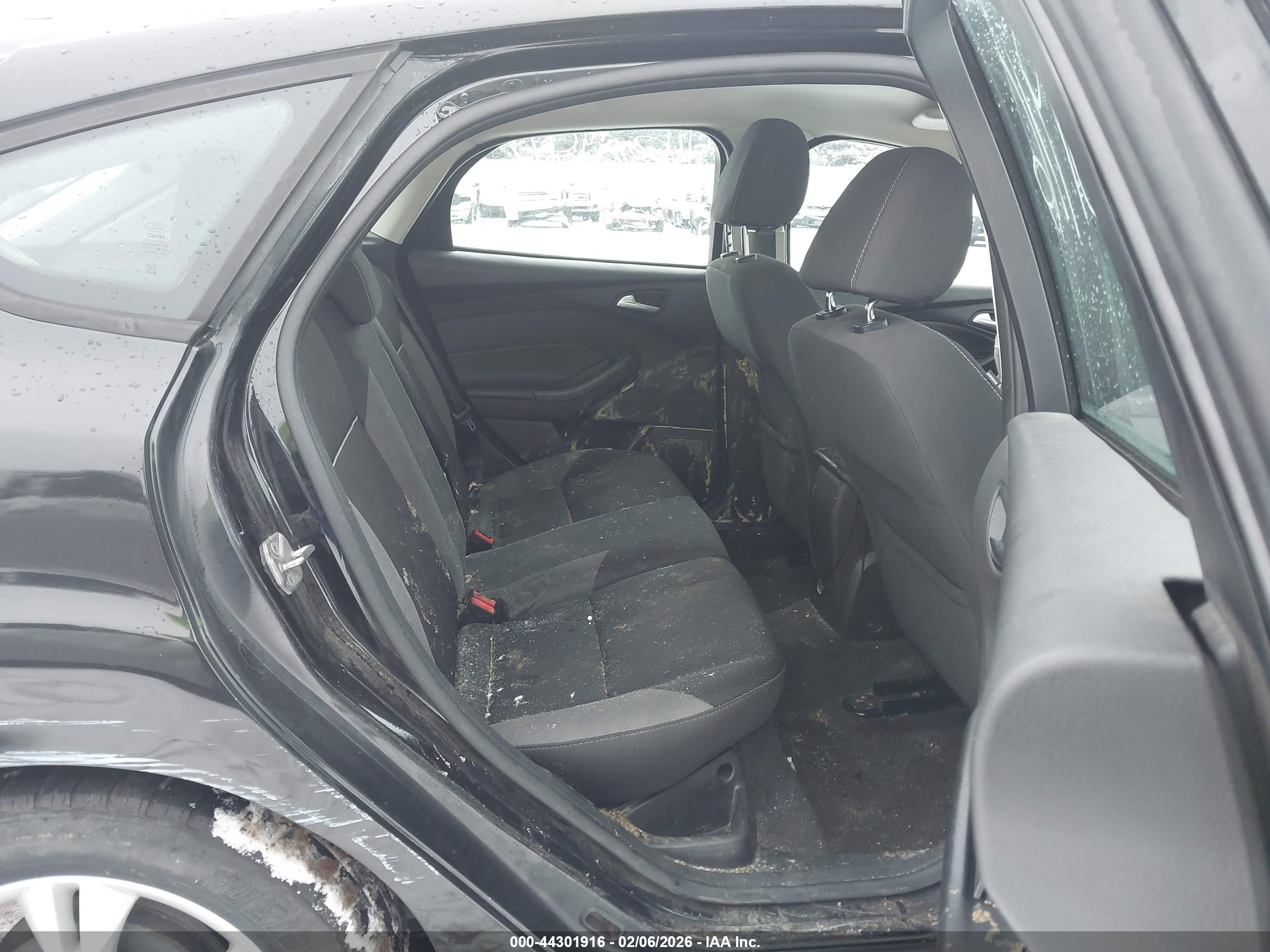 FORD FOCUS image 8