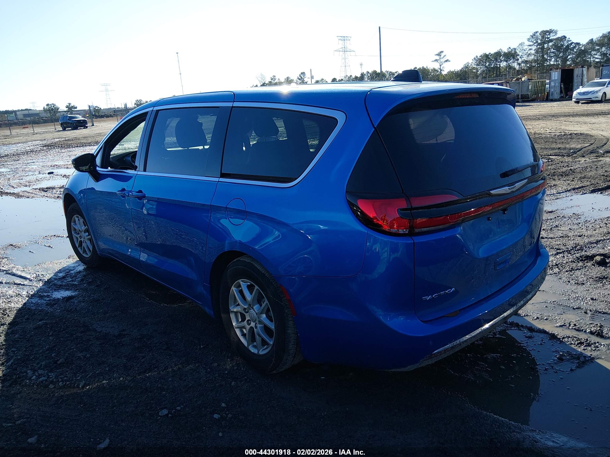 CHRYSLER PACIFICA image 3