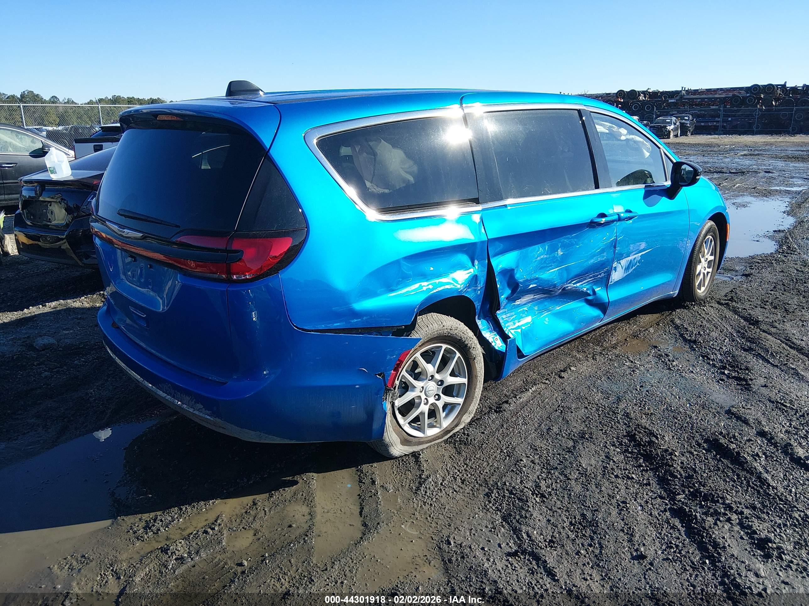 CHRYSLER PACIFICA image 4