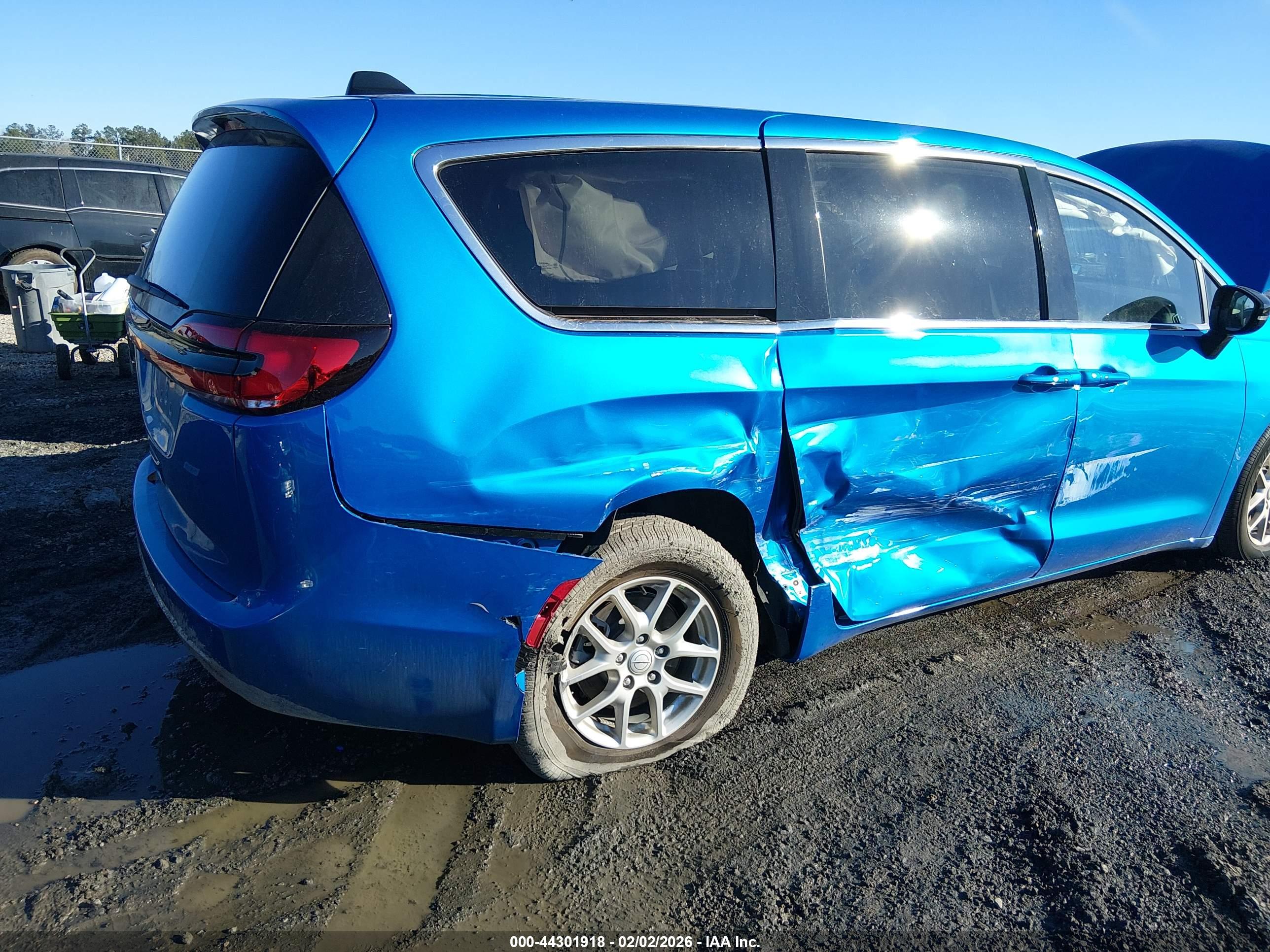 CHRYSLER PACIFICA image 6