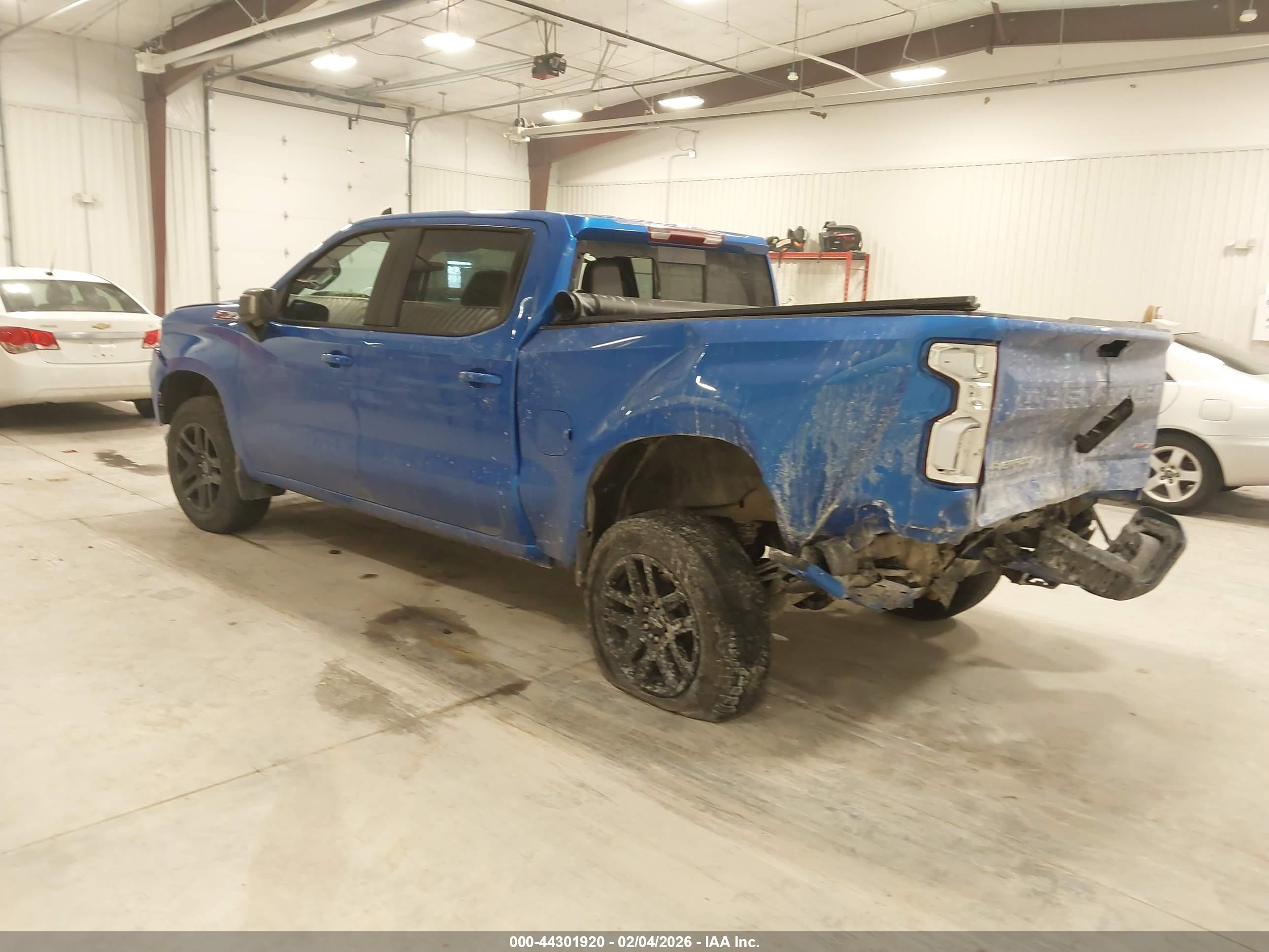 CHEVROLET SILVERADO image 3
