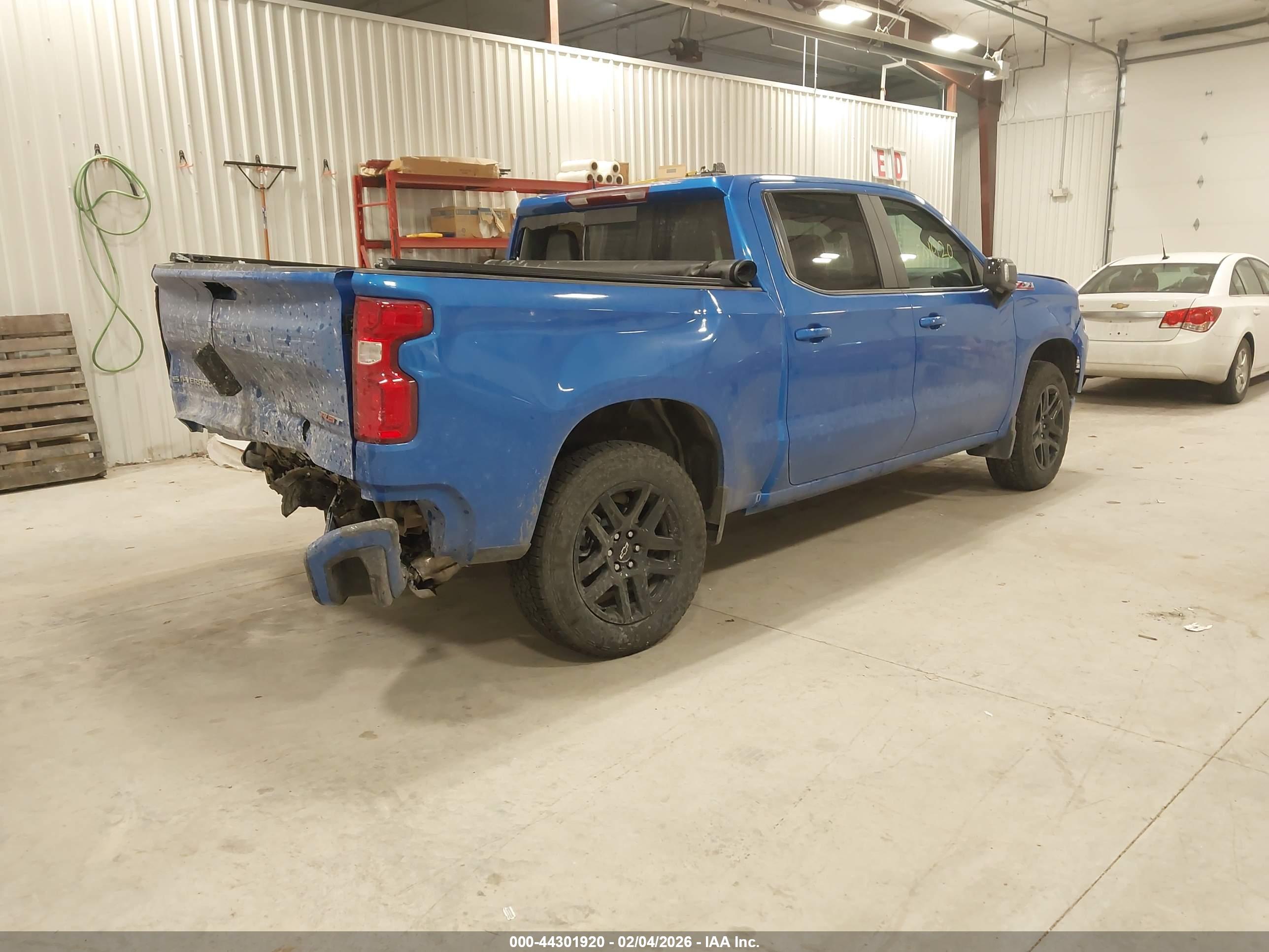 CHEVROLET SILVERADO image 4