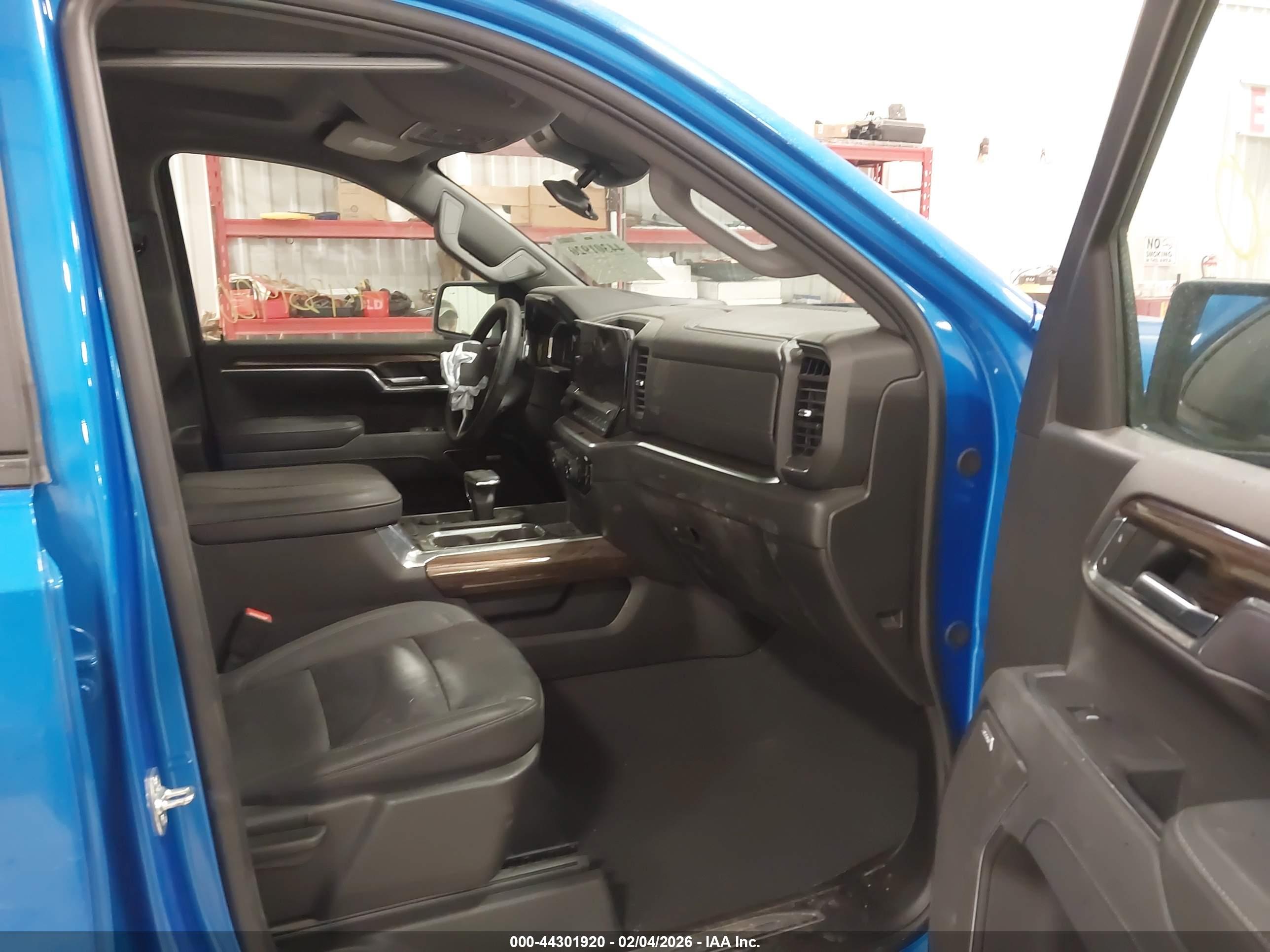 CHEVROLET SILVERADO image 5