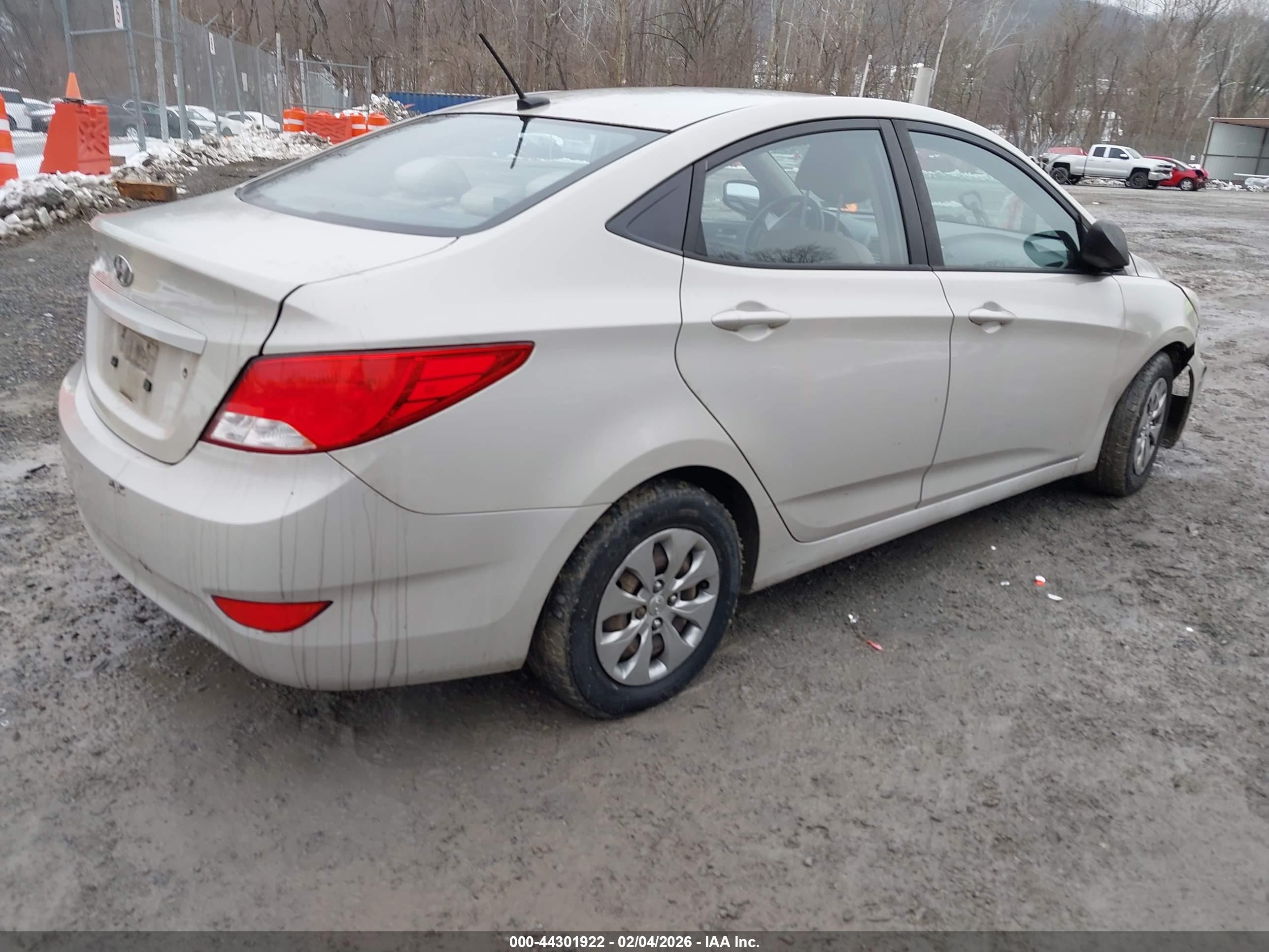 HYUNDAI ACCENT image 4