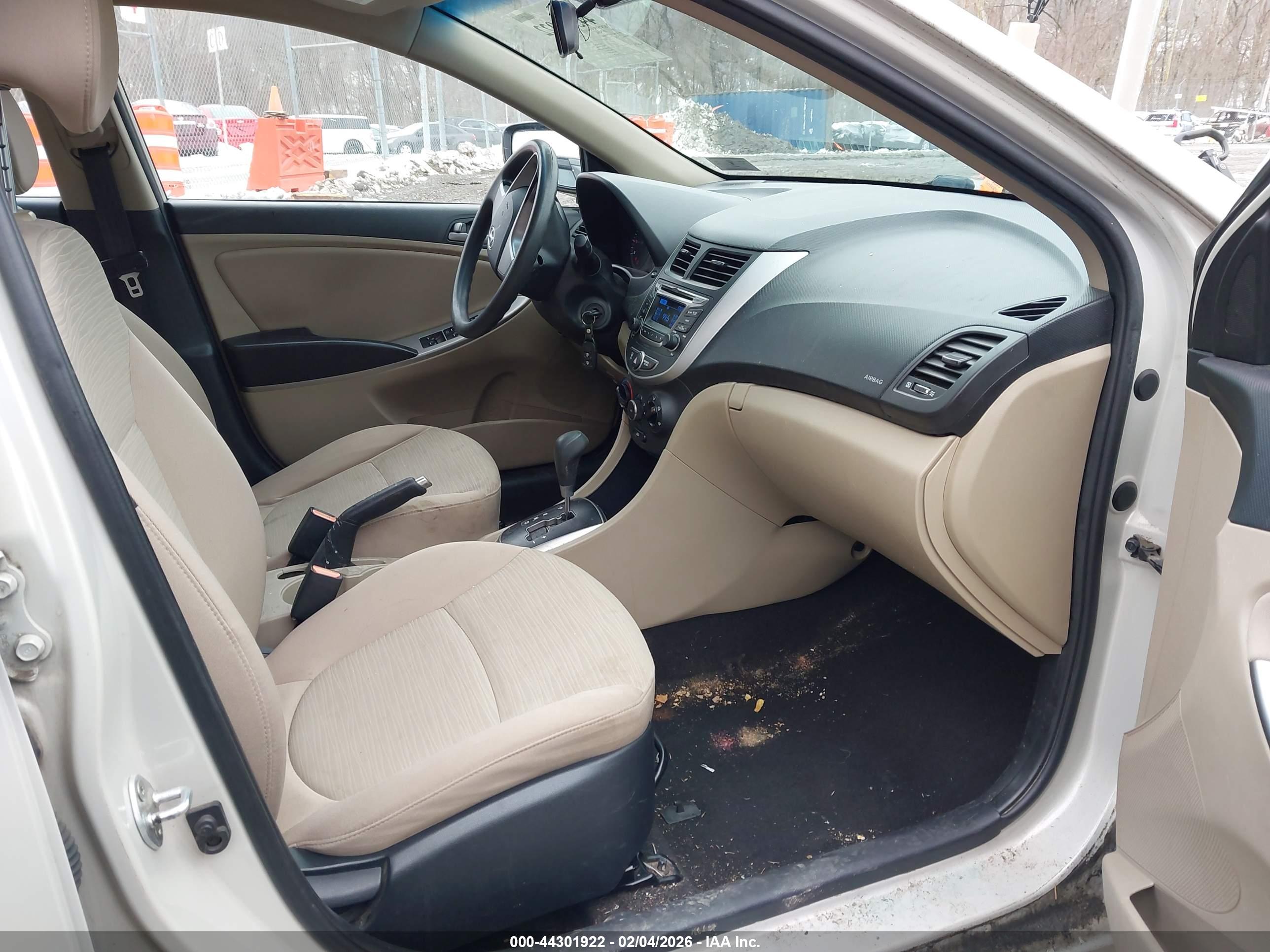 HYUNDAI ACCENT image 5