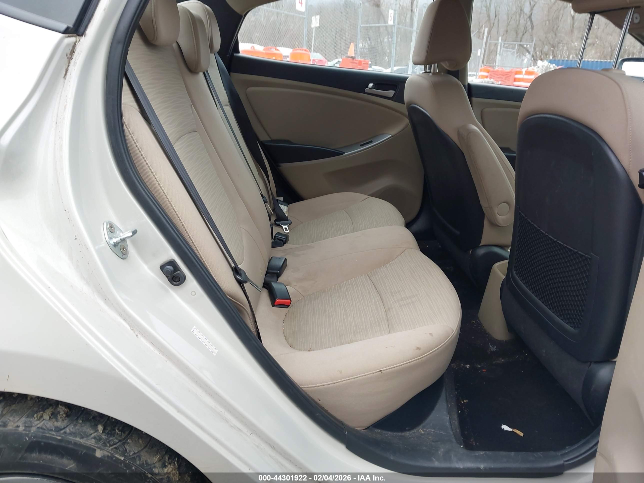 HYUNDAI ACCENT image 8