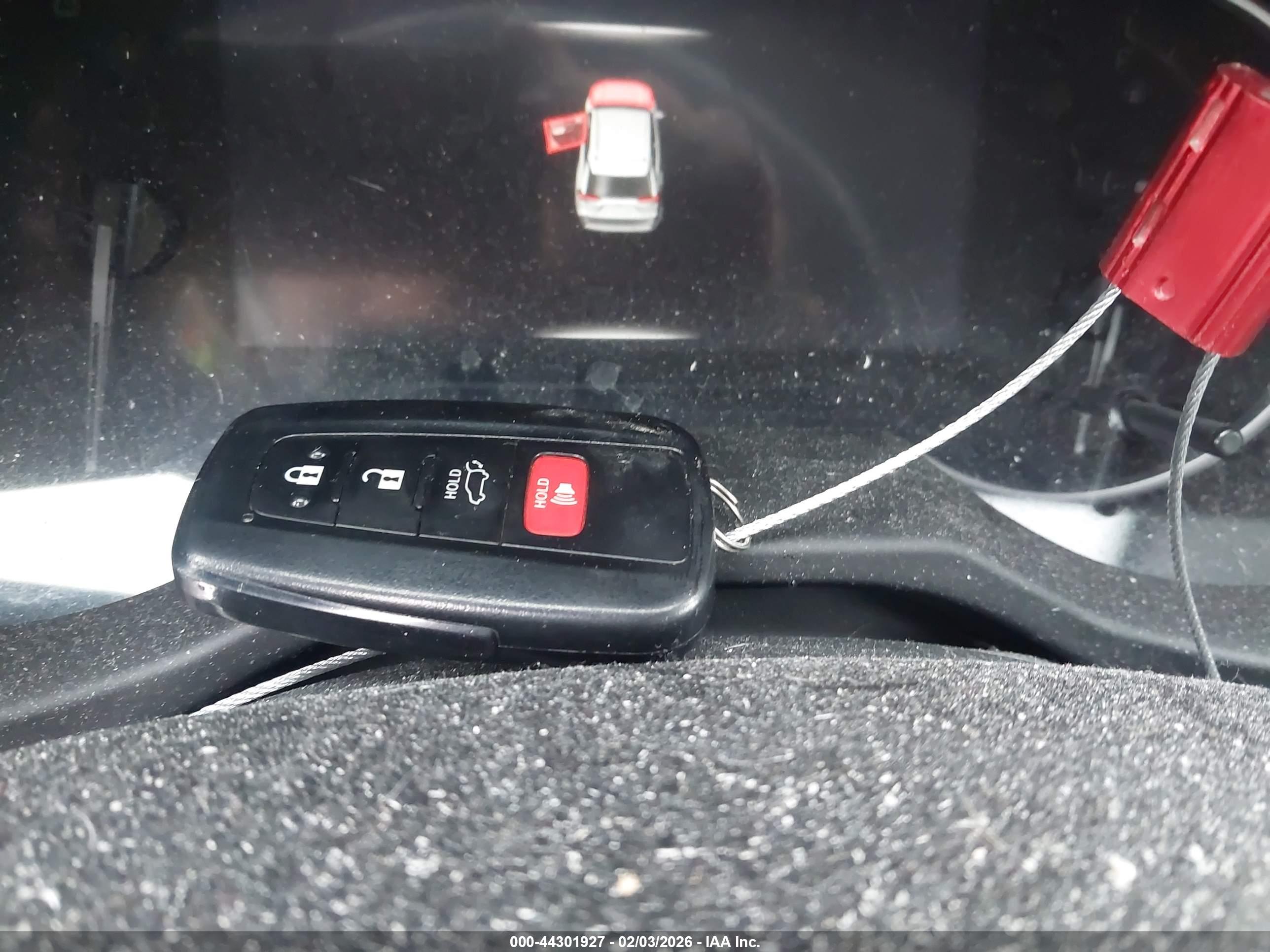 TOYOTA RAV4 image 11