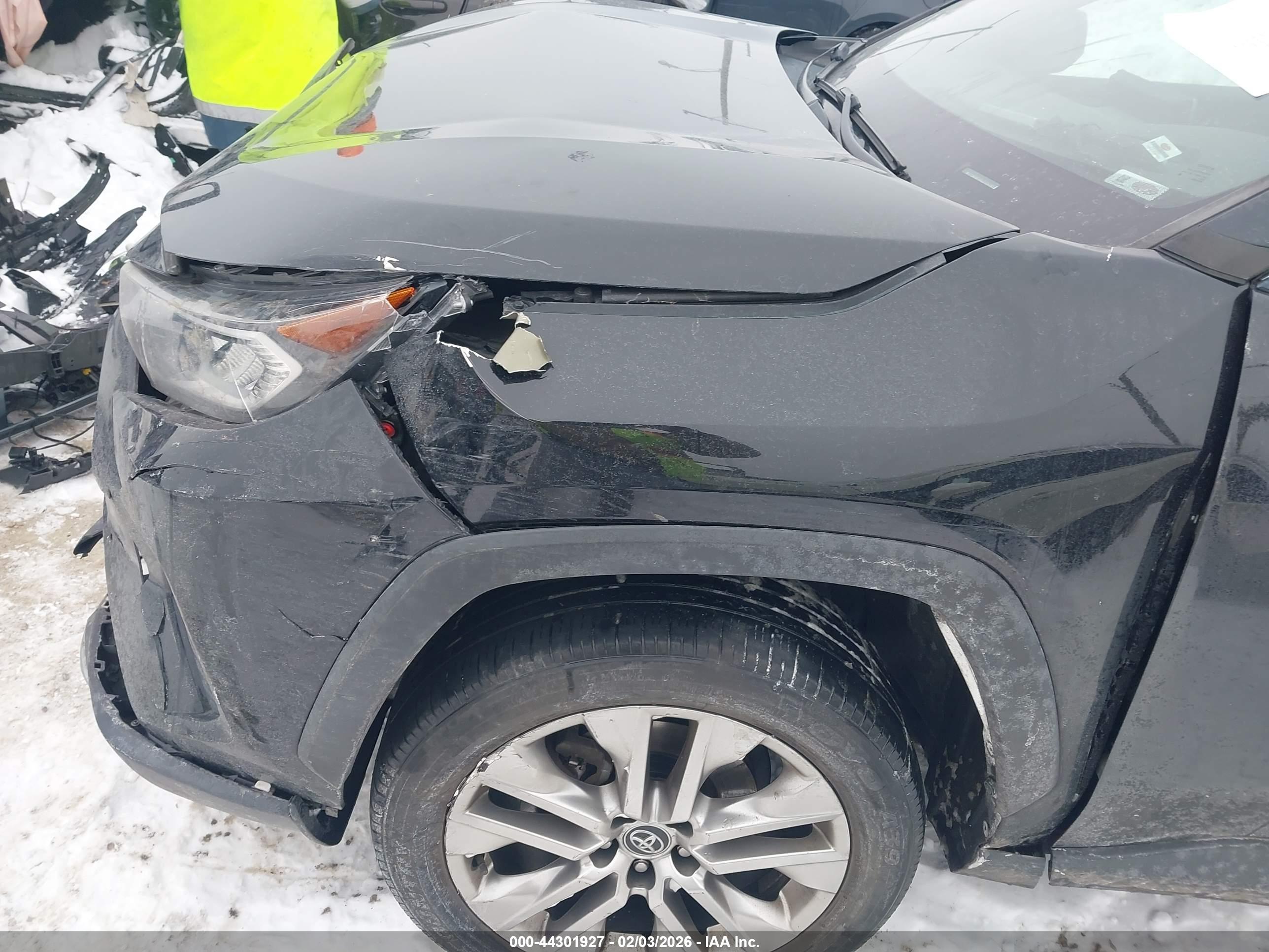 TOYOTA RAV4 image 6