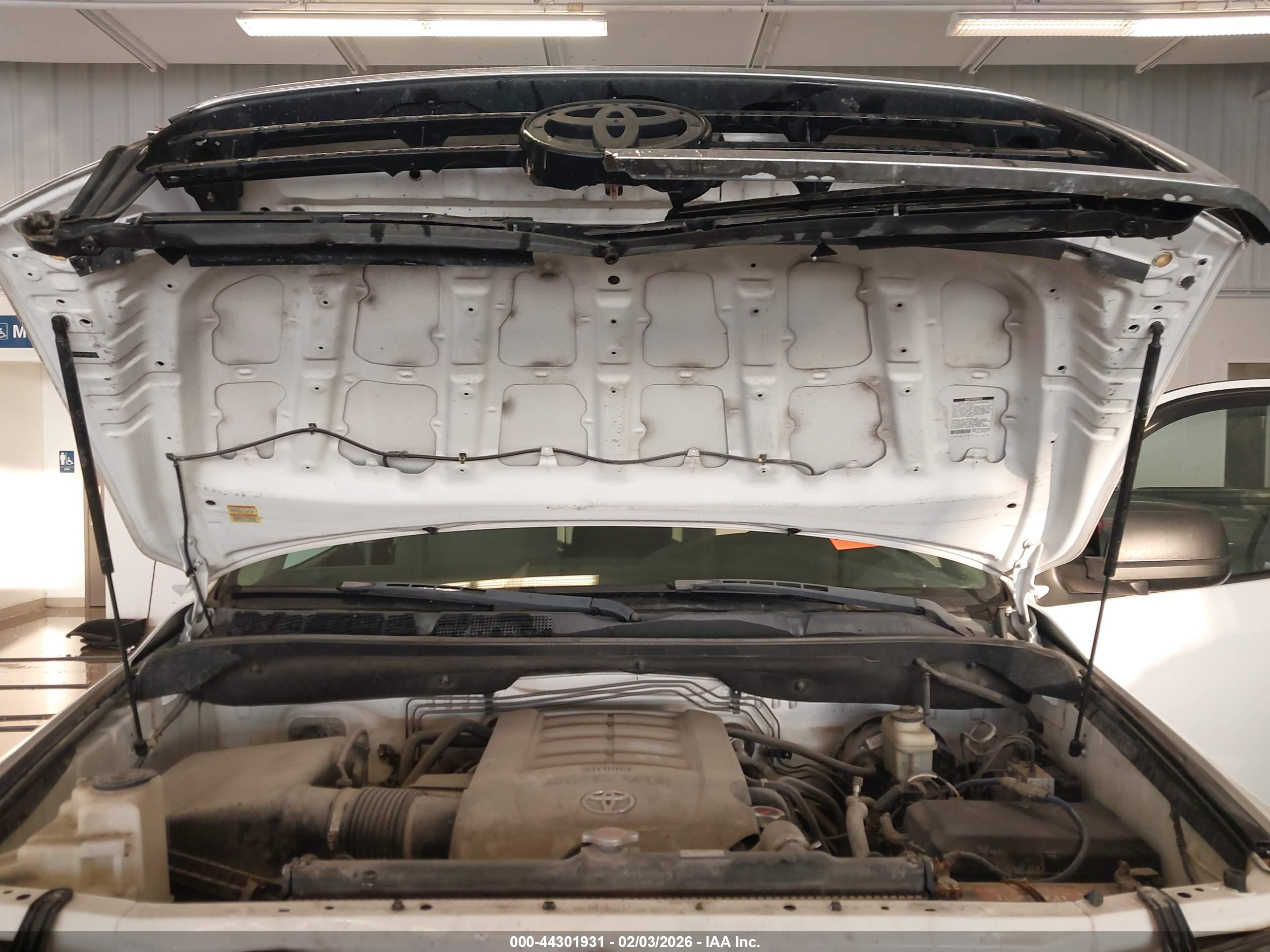 TOYOTA TUNDRA image 10