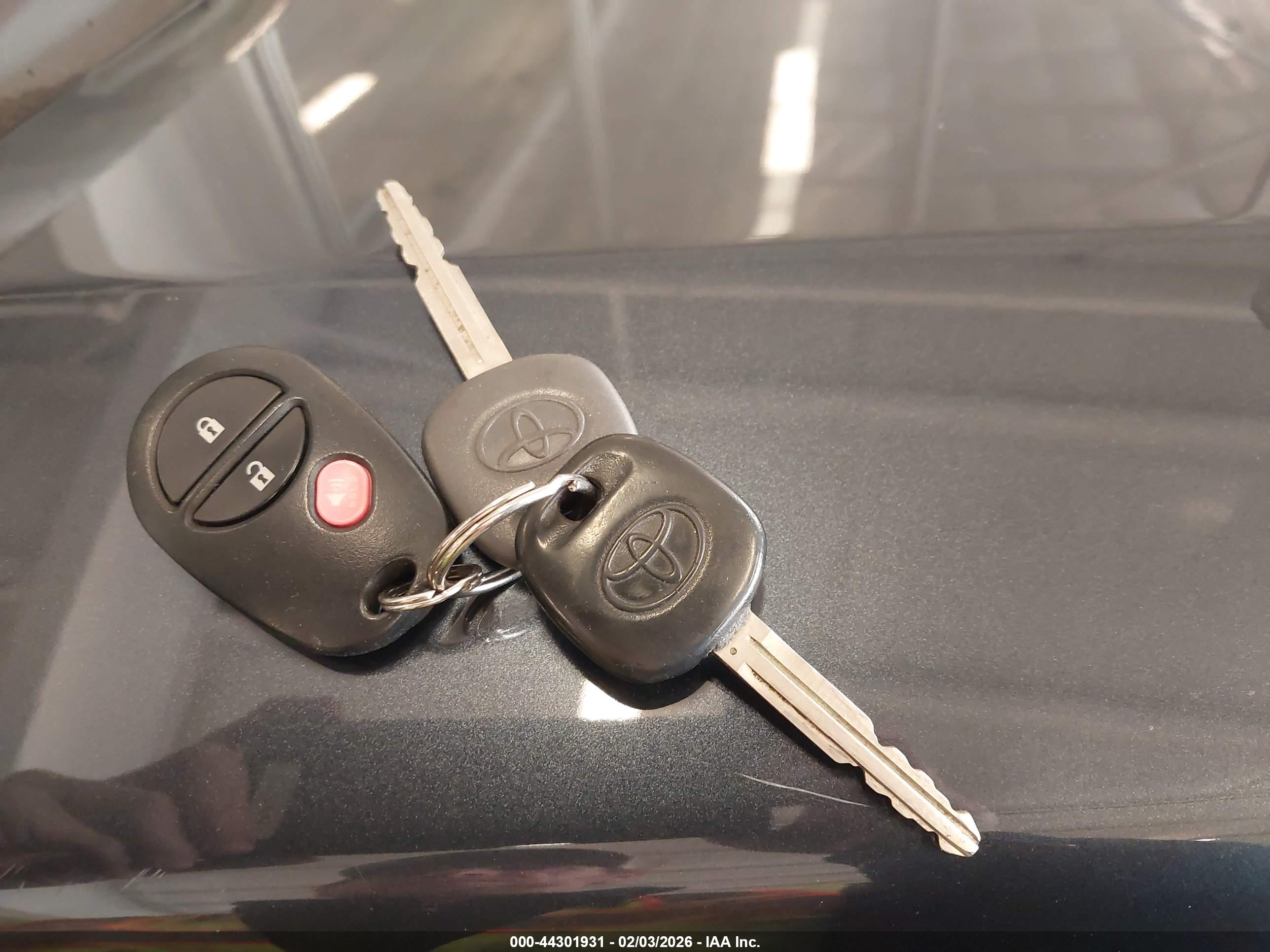 TOYOTA TUNDRA image 11
