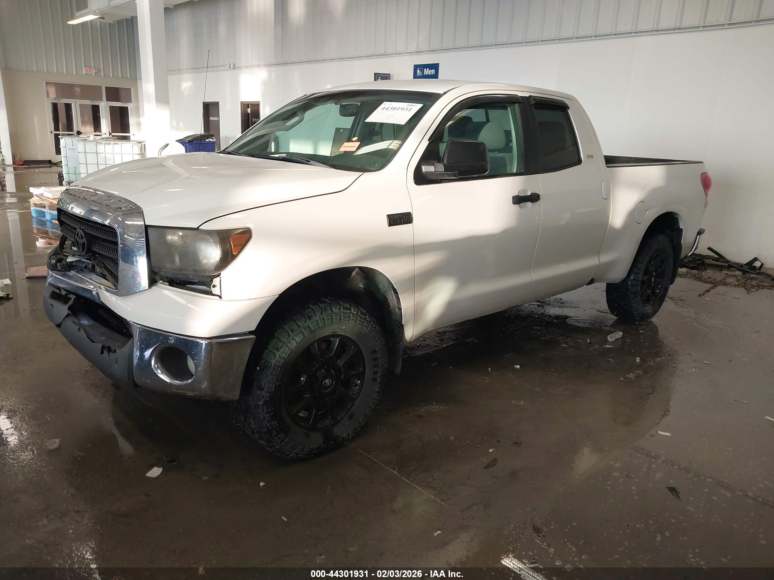 TOYOTA TUNDRA image 2
