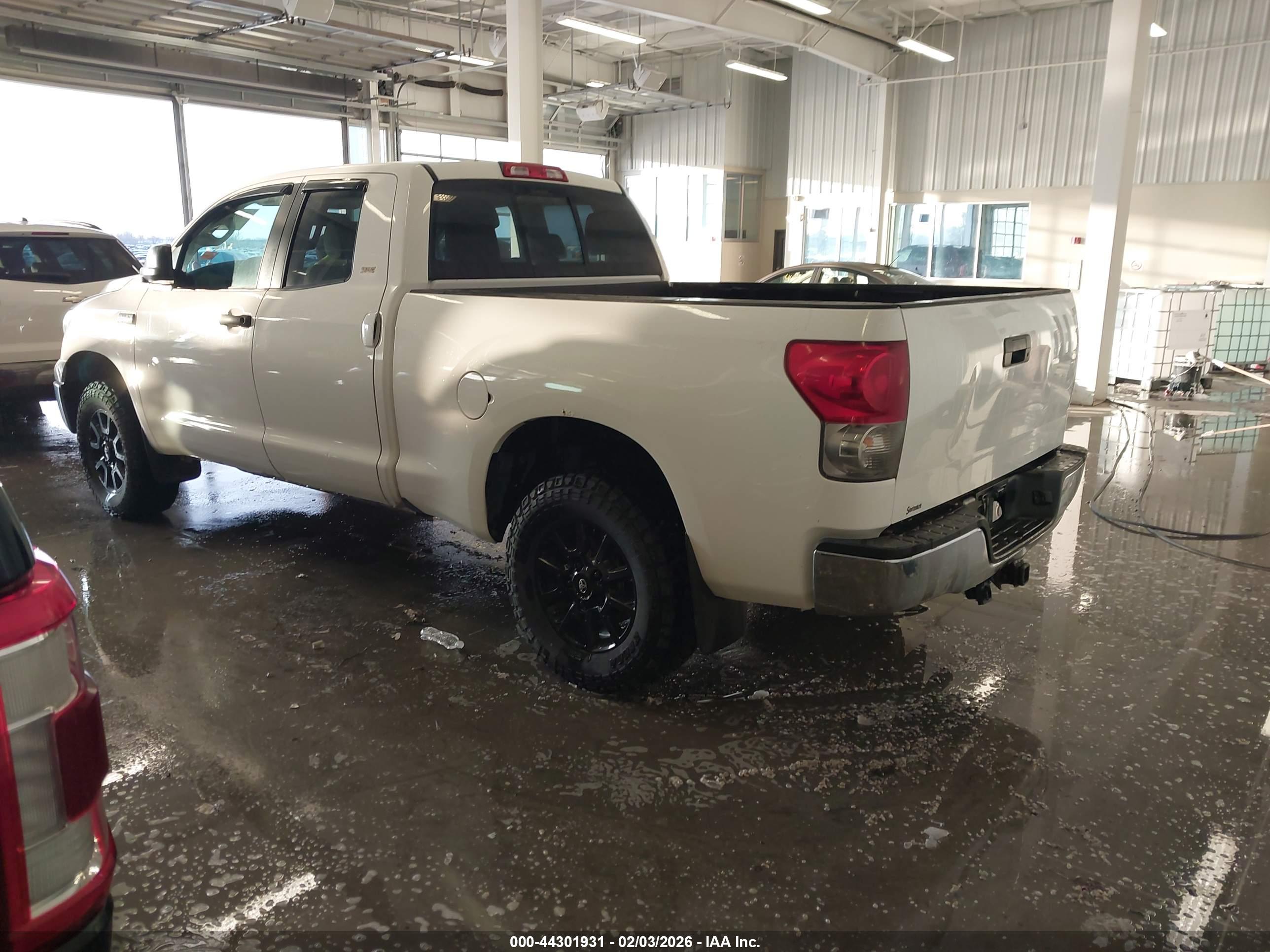 TOYOTA TUNDRA image 3