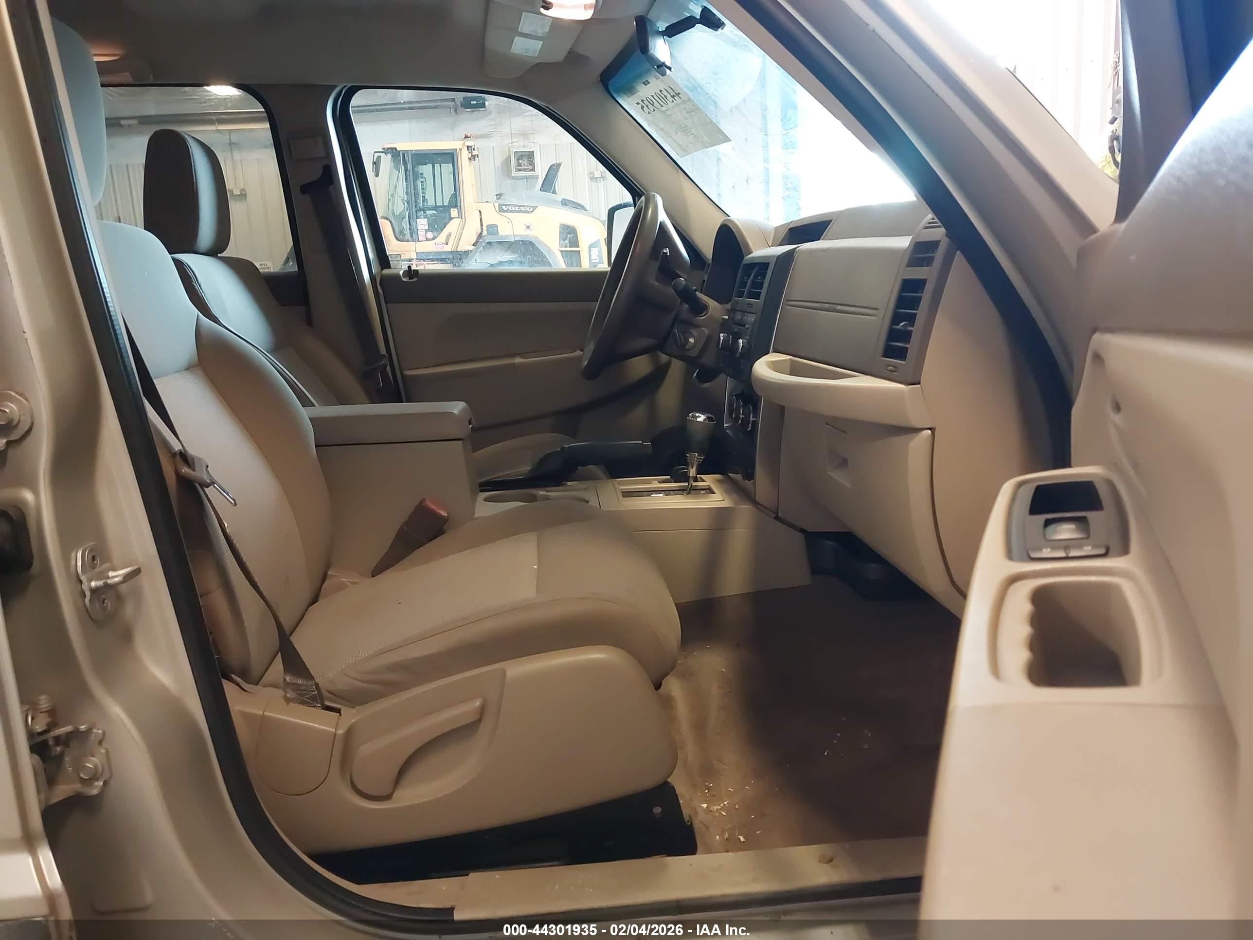 JEEP LIBERTY image 5