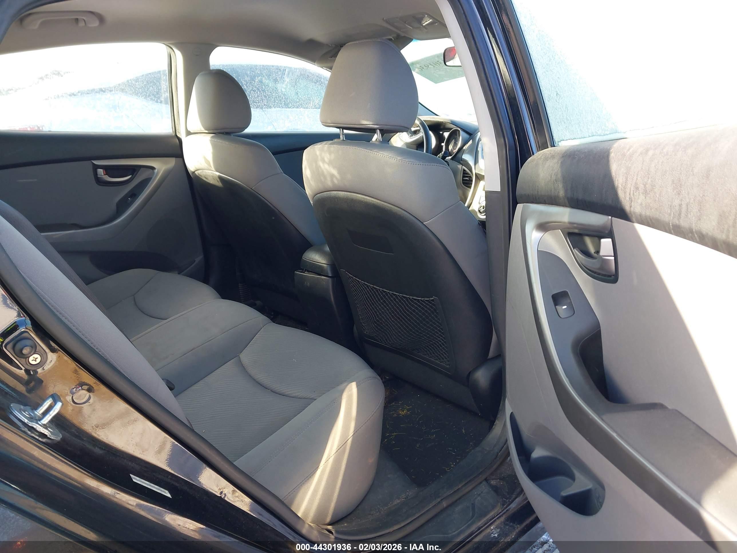 HYUNDAI ELANTRA image 8