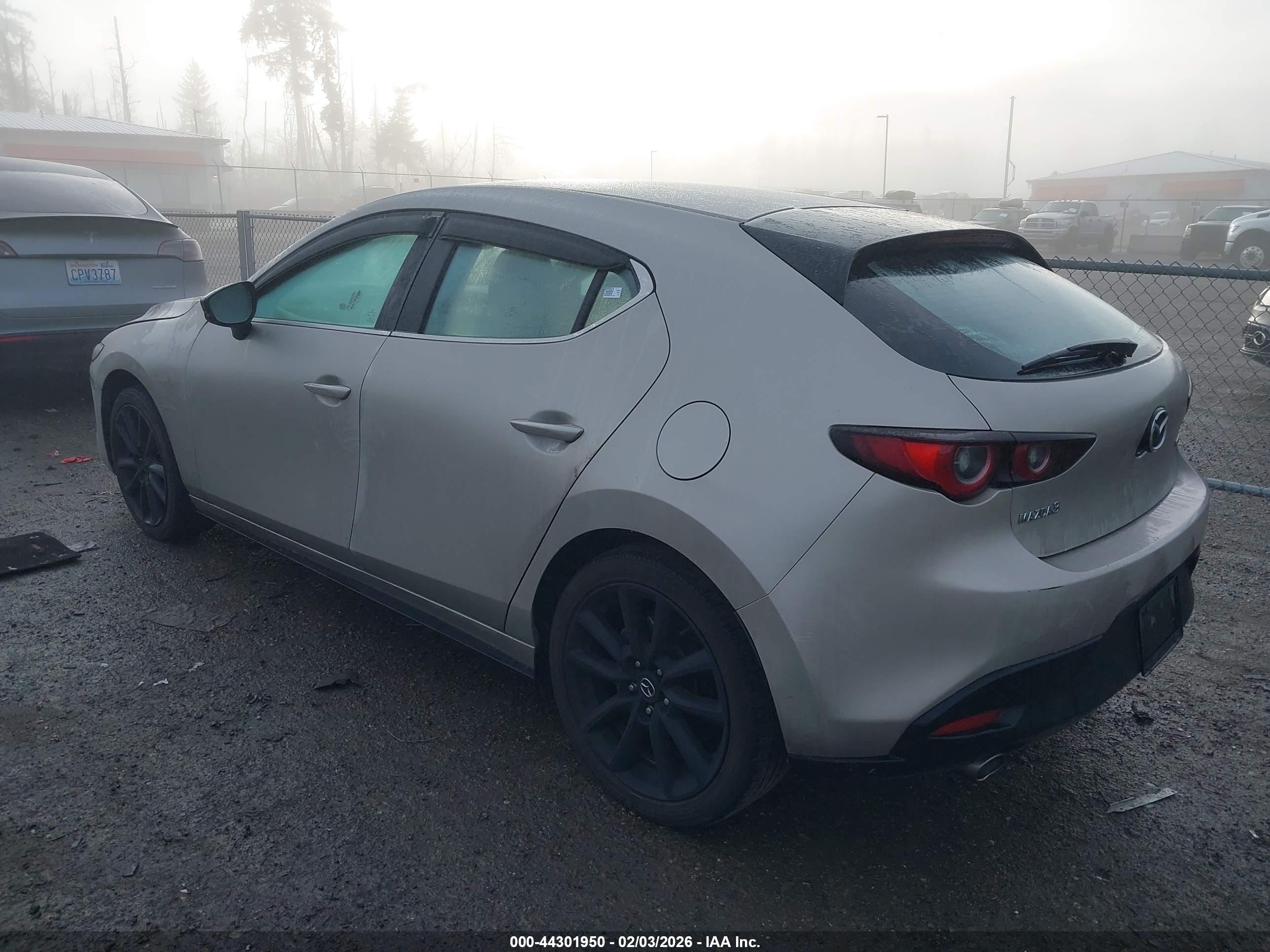 MAZDA MAZDA3 image 3