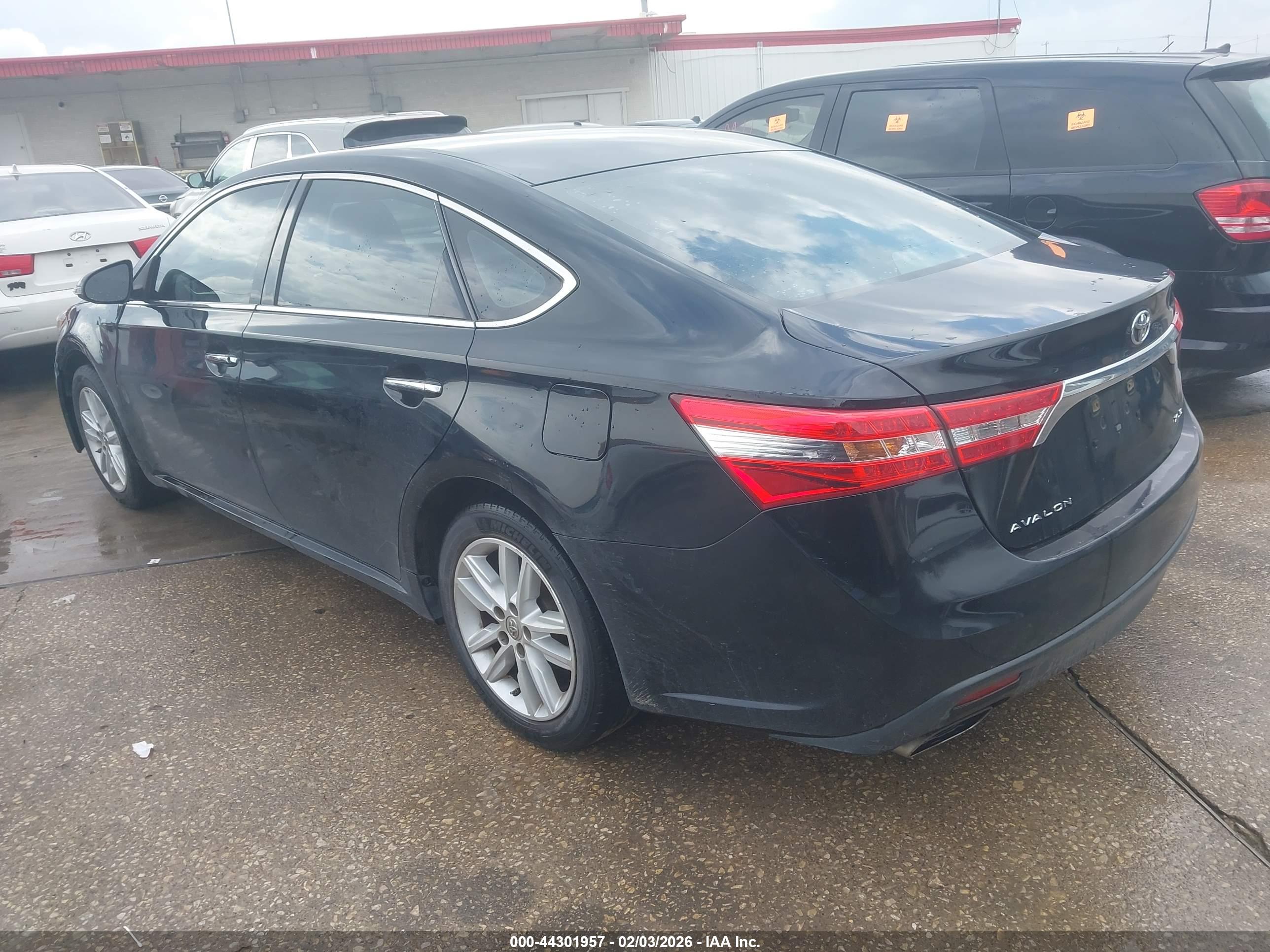 TOYOTA AVALON image 3