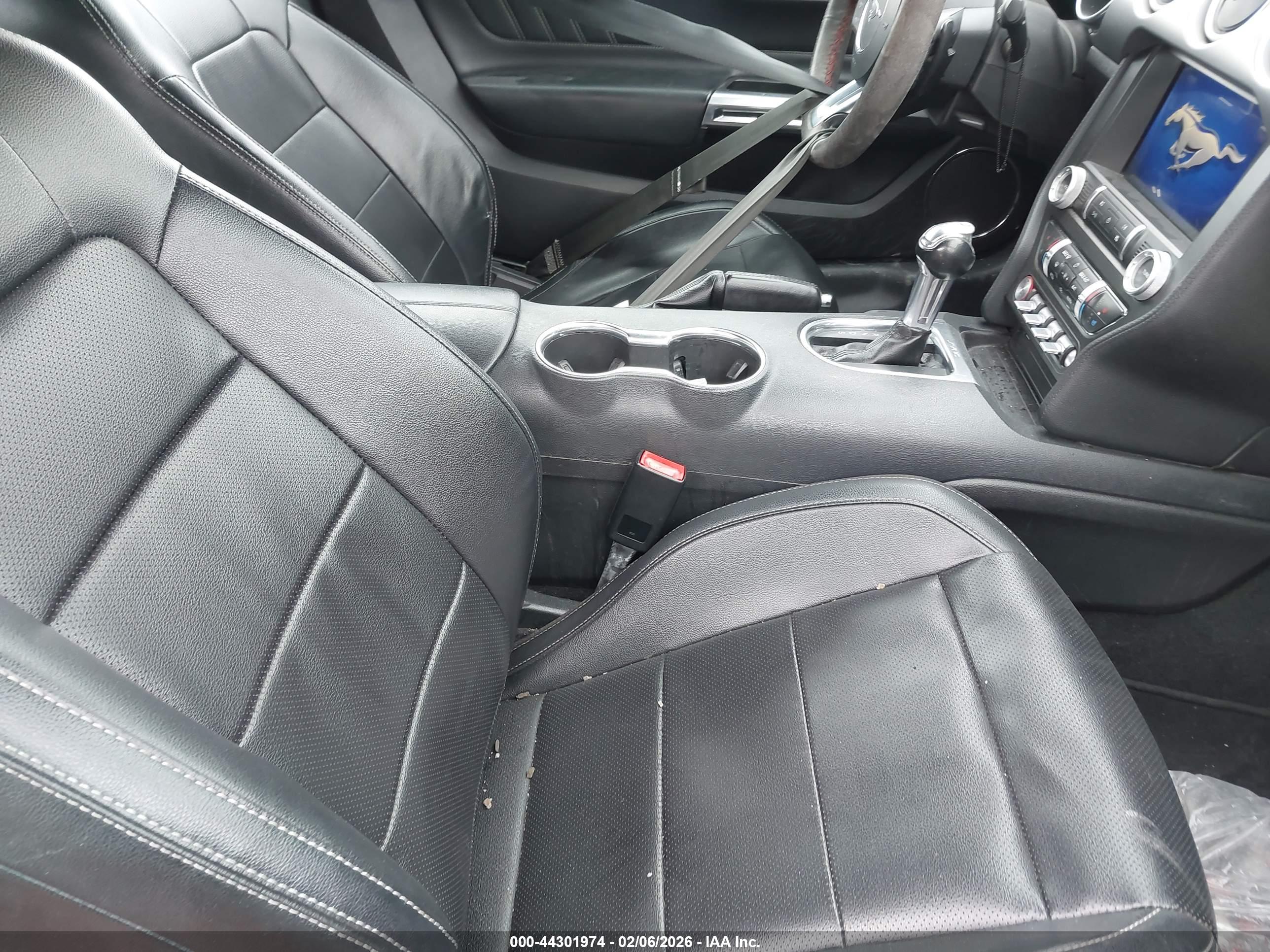 FORD MUSTANG image 5