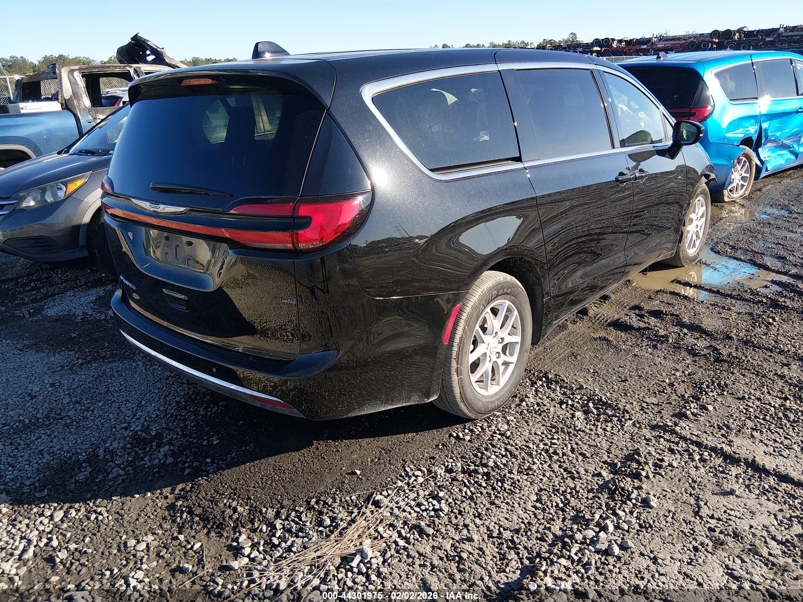 CHRYSLER PACIFICA image 4
