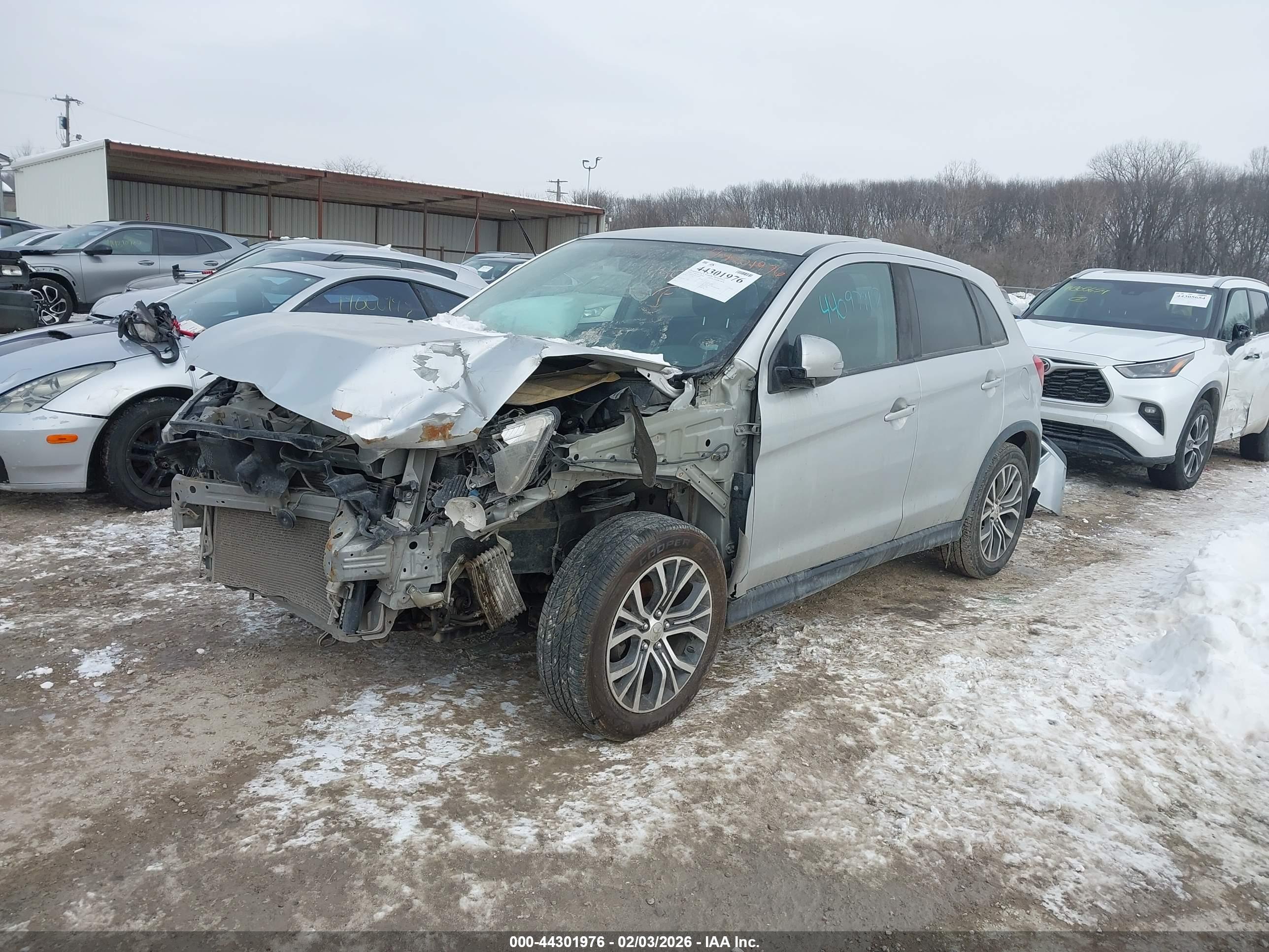 MITSUBISHI OUTLANDER image 2