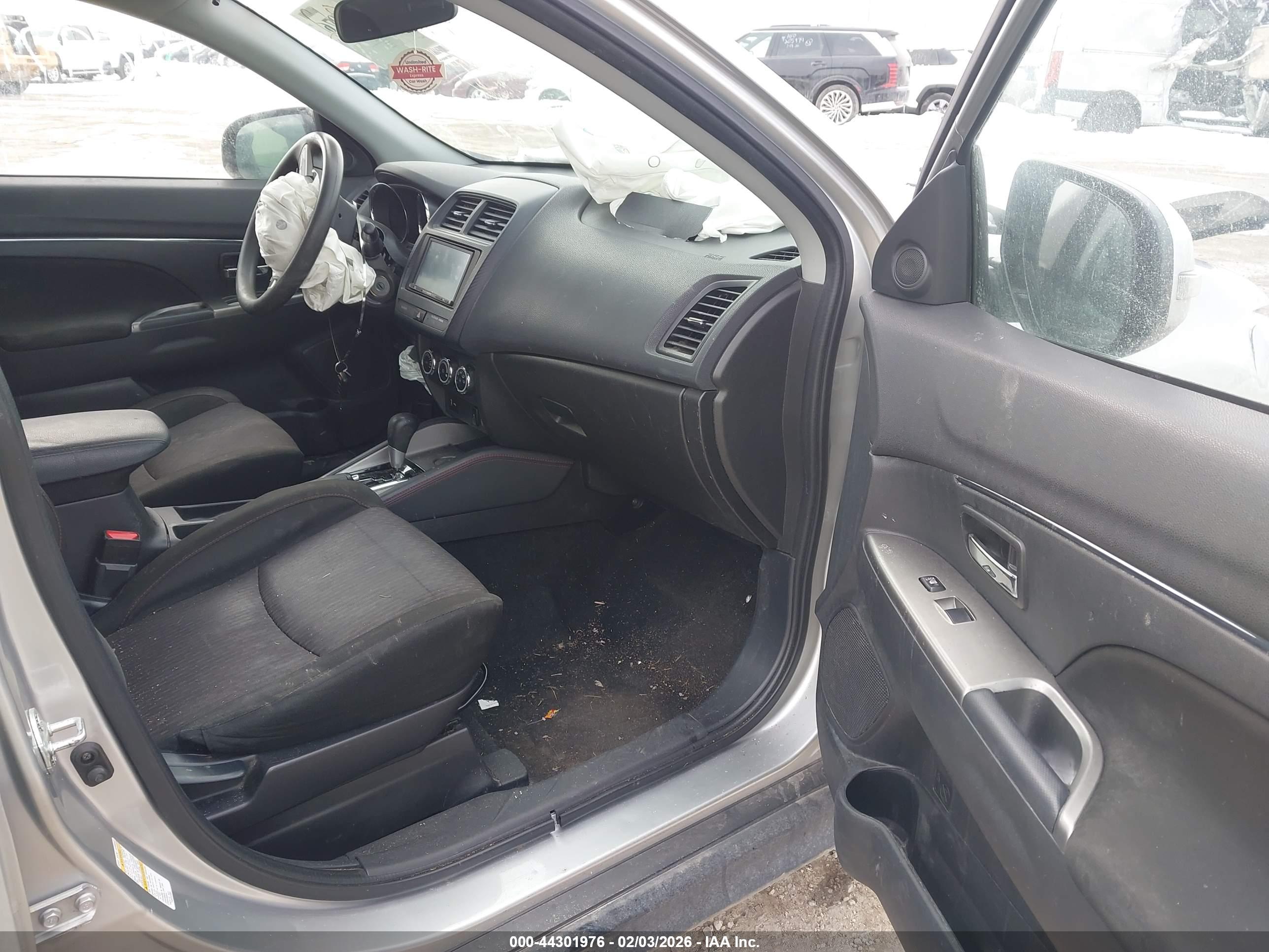 MITSUBISHI OUTLANDER image 5
