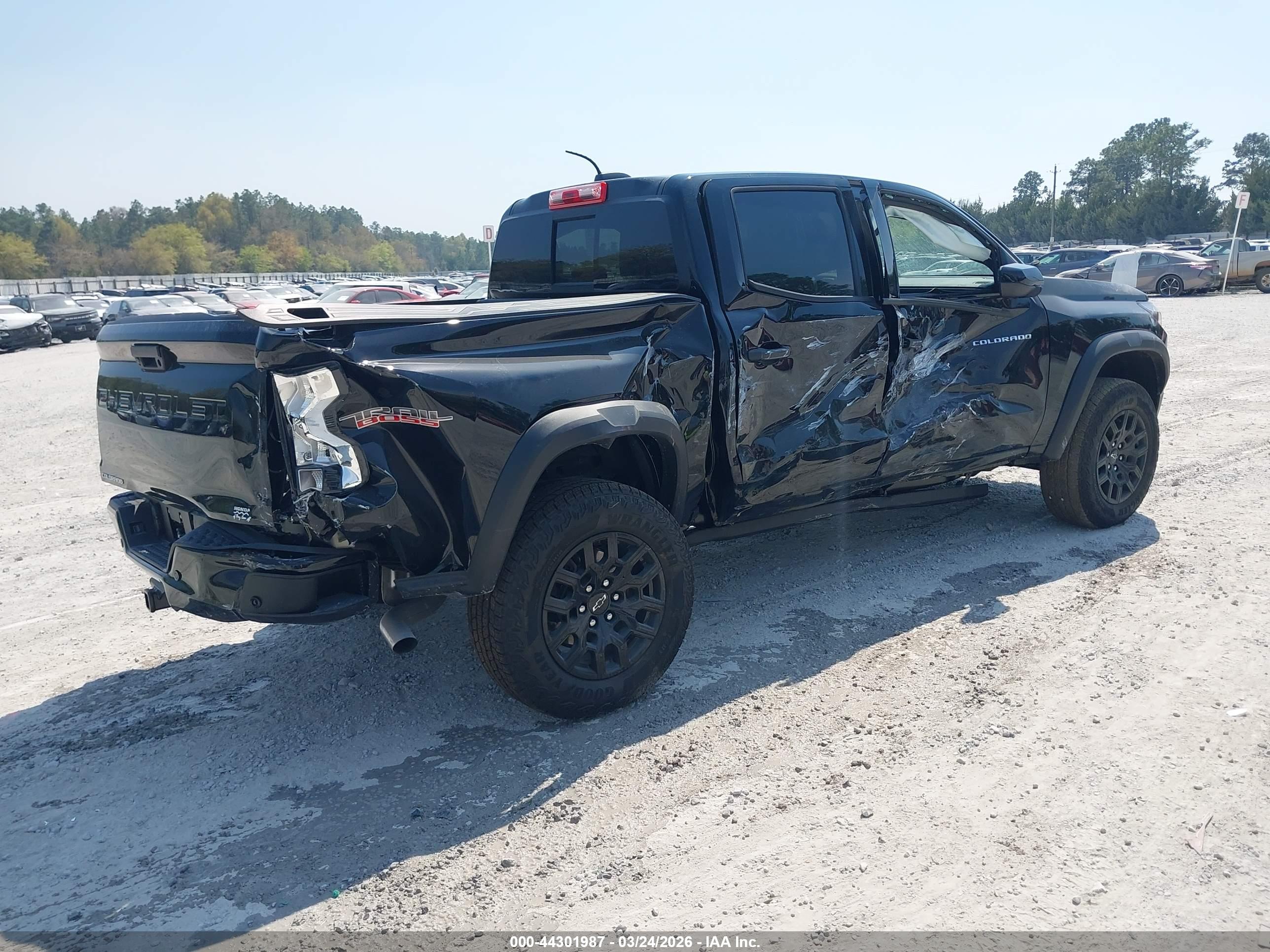 CHEVROLET COLORADO image 4