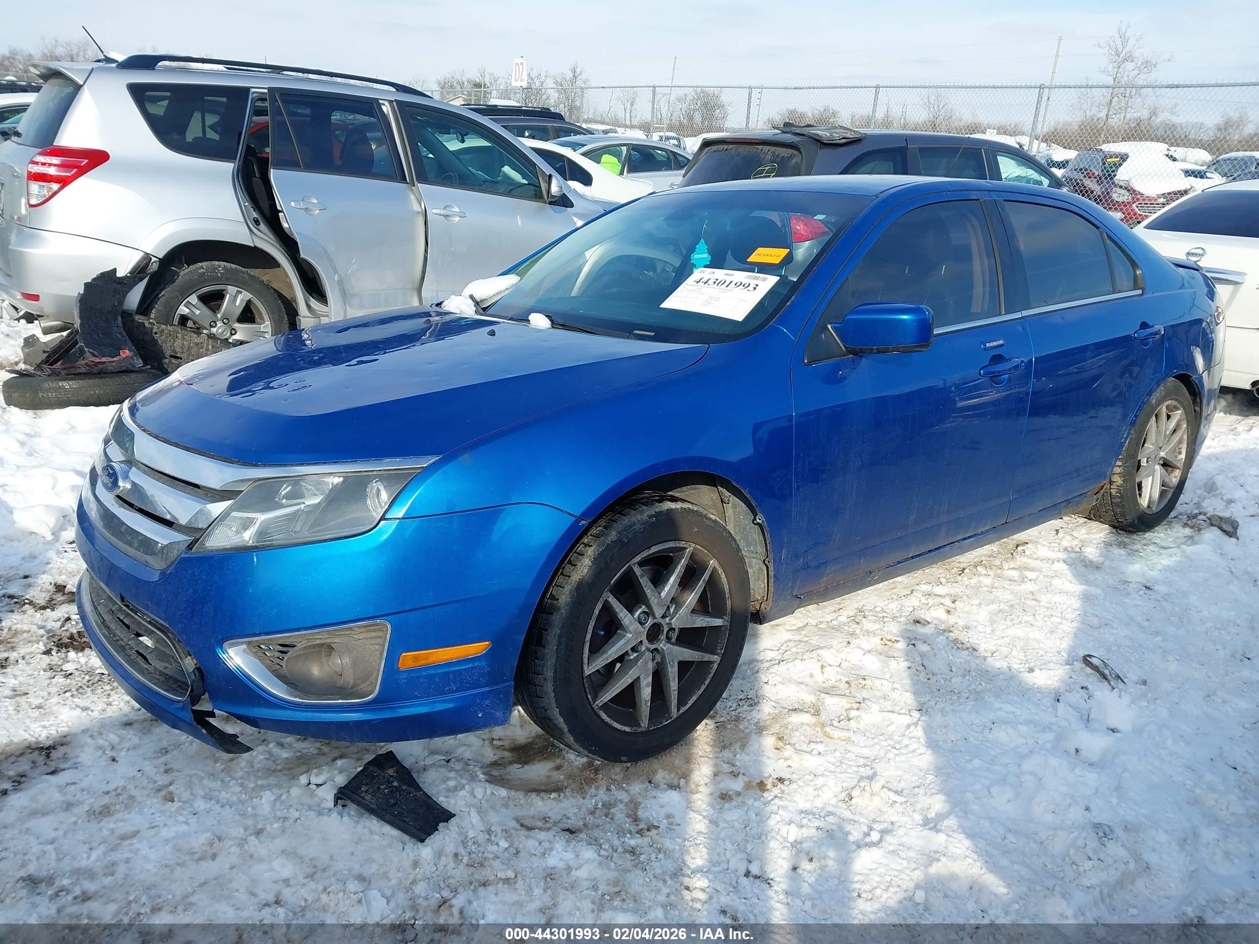 FORD FUSION image 2