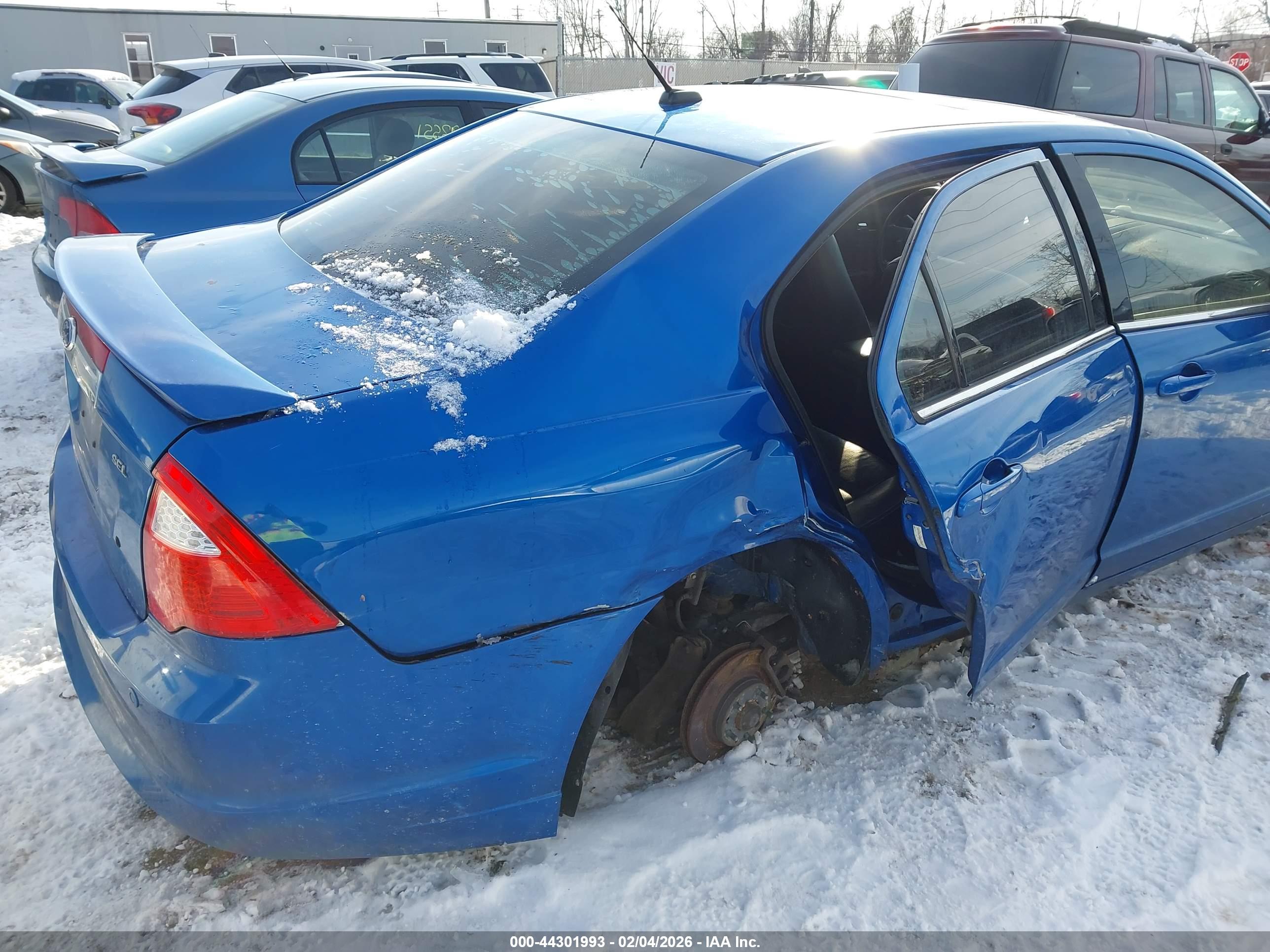 FORD FUSION image 6