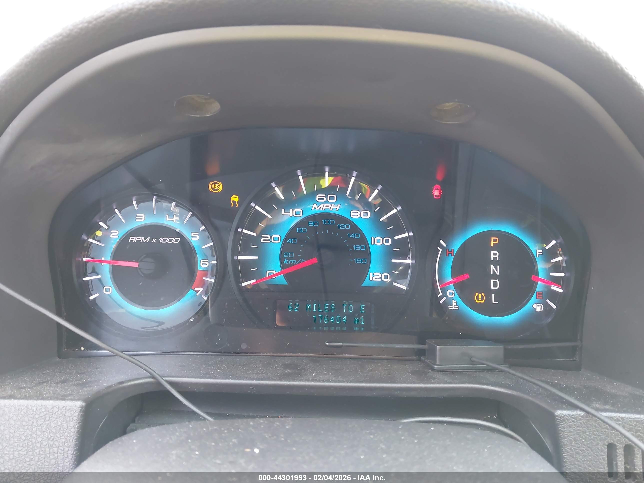 FORD FUSION image 7