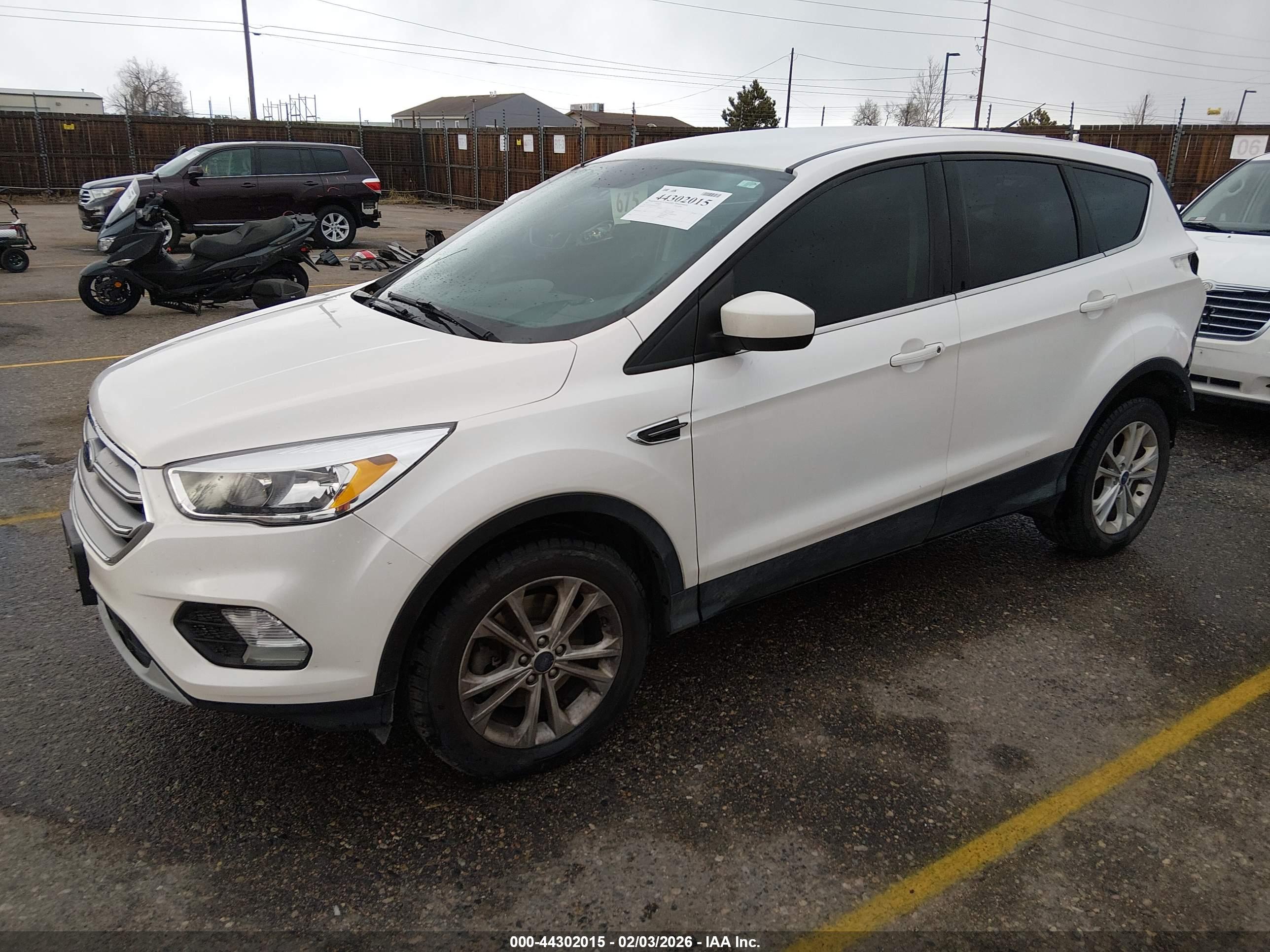 FORD ESCAPE image 2