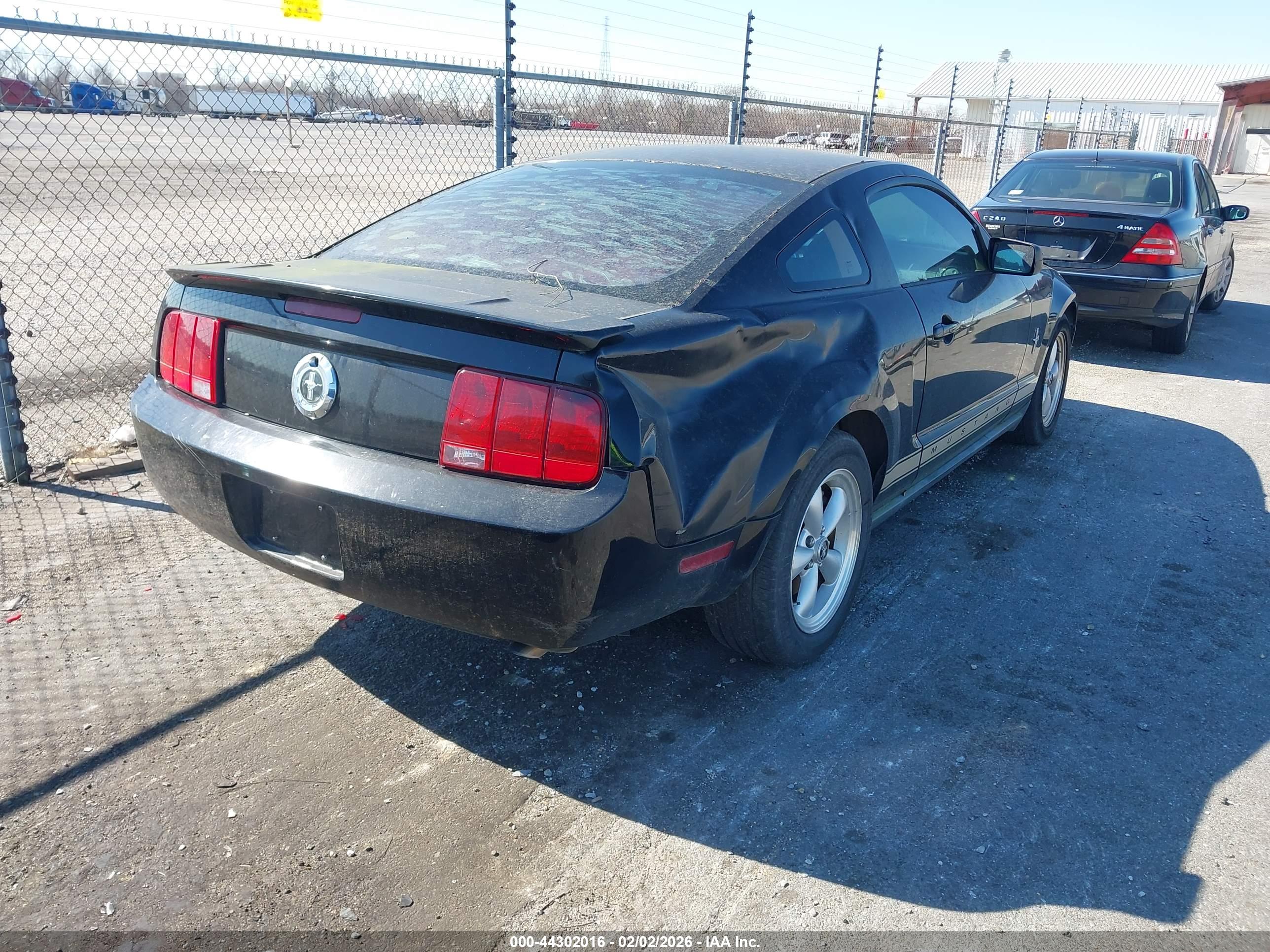FORD MUSTANG image 4